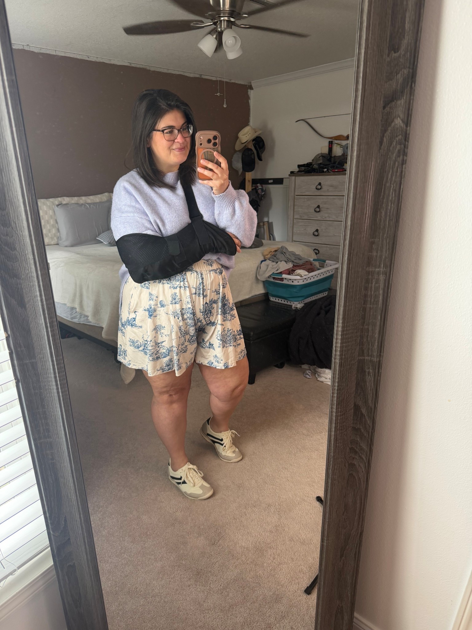 Easy spring outfit you can actually live in 🙌

If you’re pear-shaped like me, you already know the struggle—jeans that gap, shorts that cling to the wrong places, and tops that don’t balance proportions.

This combo fixes that:
✔ relaxed sweatshirt = balances hips
✔ flowy shorts = no clinging, no riding up
✔ neutral sneakers = effortless + mom-life approved

And yes… this is 100% doable one-handed right now 😅

Linked everything I can—easy, wearable pieces you’ll reach for on repeat 🤍
