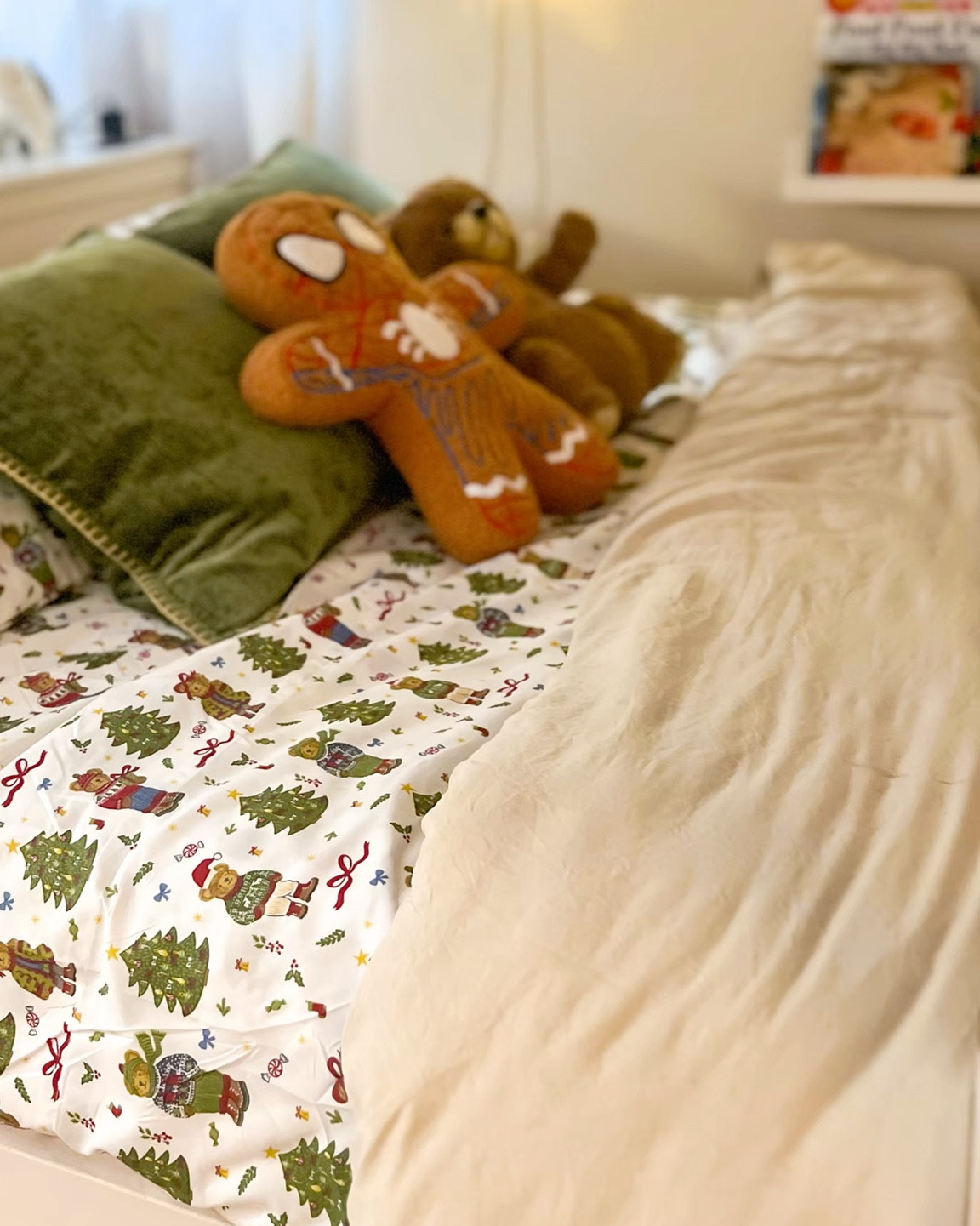 Hola bebes! Christmas in my Kids shared room 🎅

Found the cutest sheets for thier bunkbeds !

The kids don’t care about aesthetics so here is what we did. 


#LTKKids #LTKHoliday #LTKSaleAlert