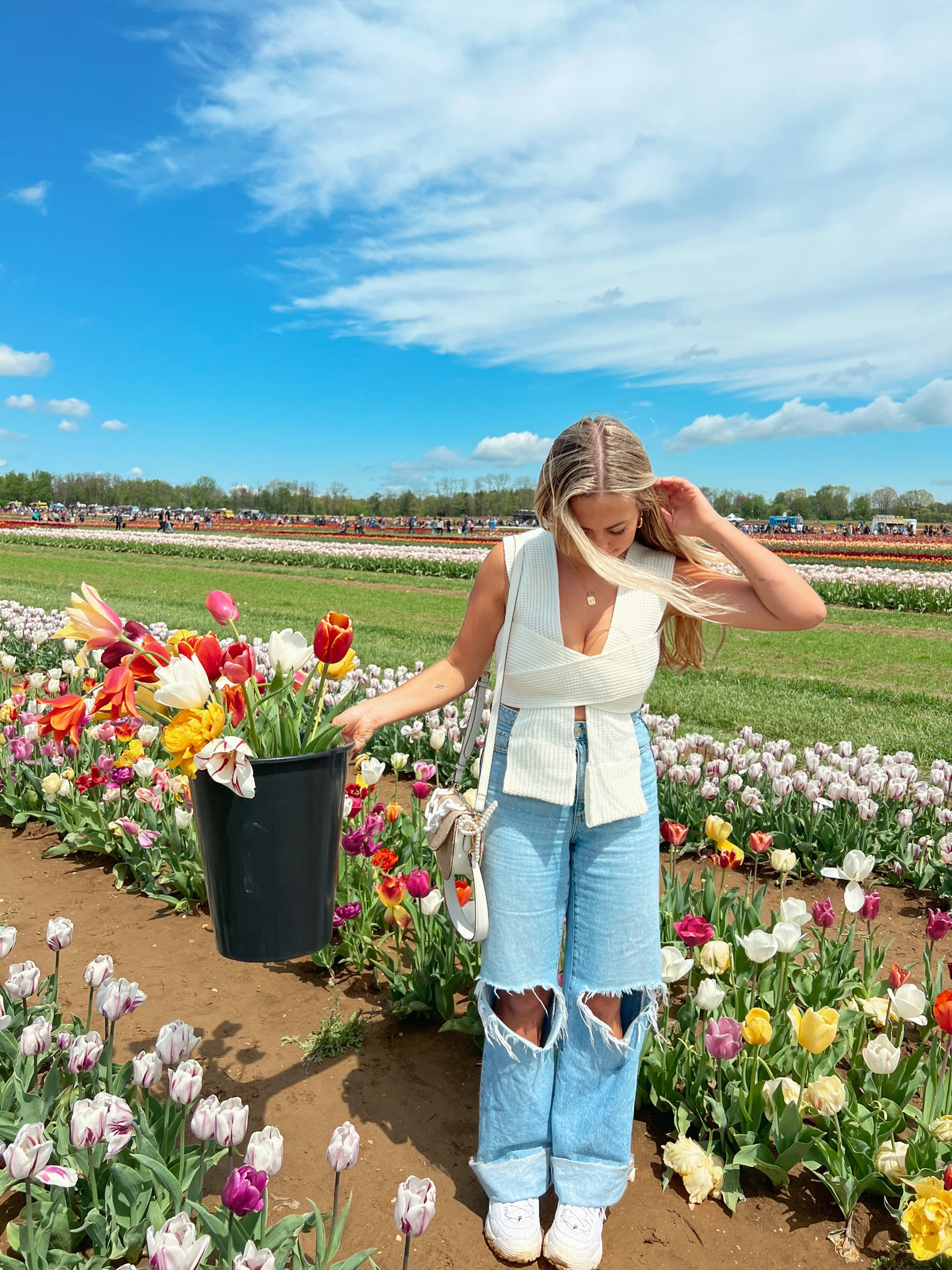 spring outfit inspo 🌷
top: one size
jeans: size 2
-jeans linked are my favorite of all time, but clearly mine have ripped over the years 

#LTKSeasonal