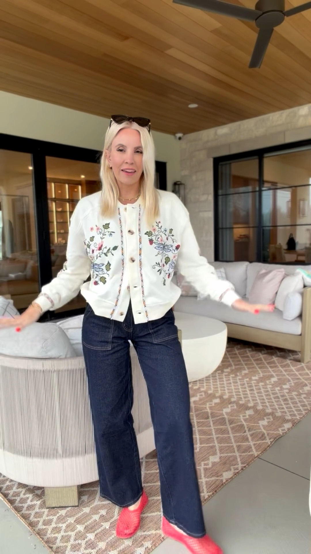 My favorite pants now come in this dark and green wash! I wear a size 4 and they fit perfect! 

#LTKootd #LTKmomlife #LTKgrwm