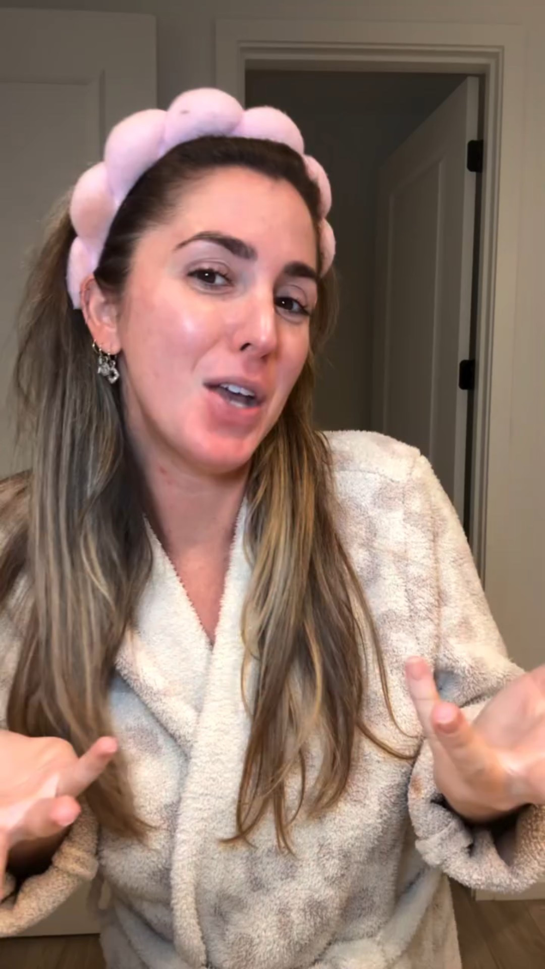 This Amazon dress is IT!!!! Type SHOP & follow me to get the exact dress straight to your DMs🖤 It’s under $40, an Amazon find and non maternity. Comes in tons of color colors and prints too!!