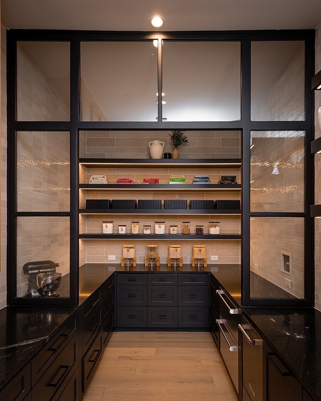 Yesterday’s pantry 🖤


#LTKSummerEdit #LTKFamily #LTKHome