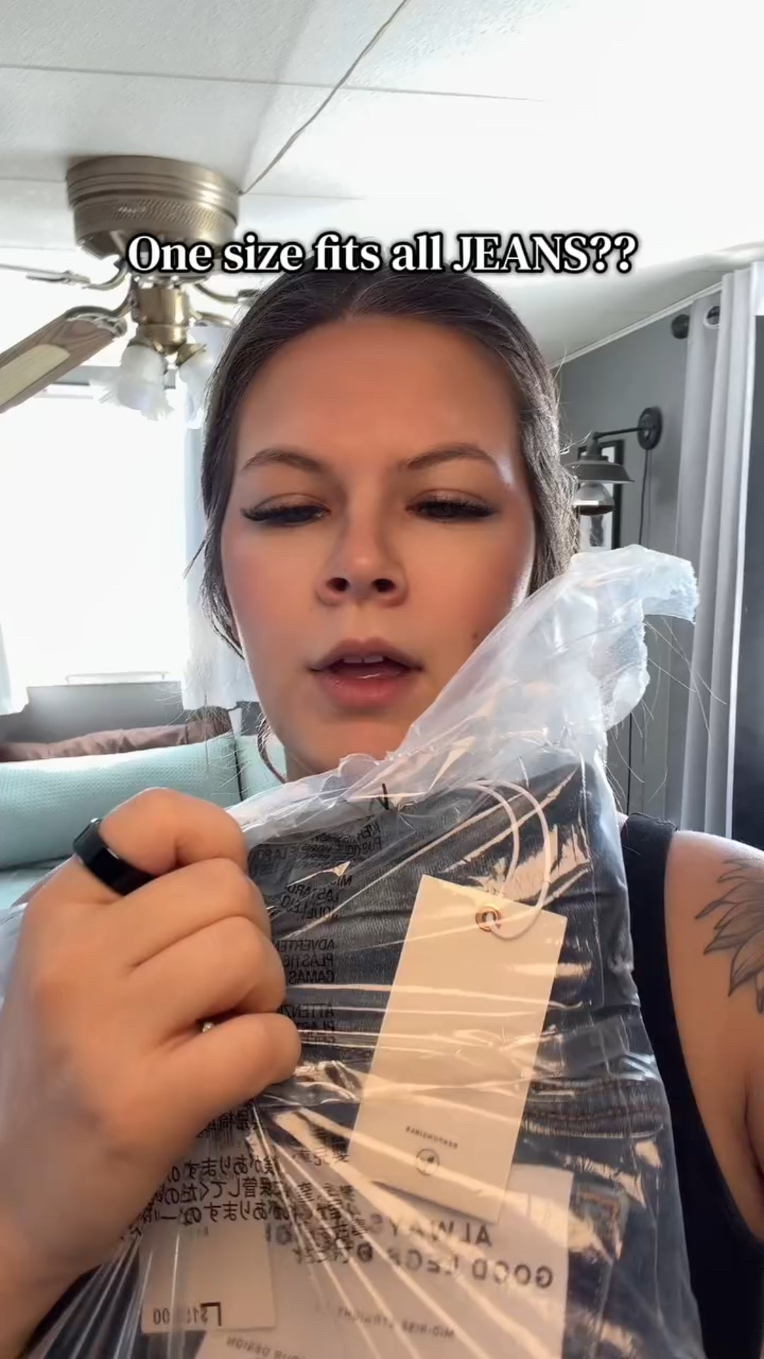 
These are the jeans that adapt to your body, not the other way around. Straight leg, stretchy, and confidence-boosting. #goodamerican #goodamericanjeansreview #straightlegjeans