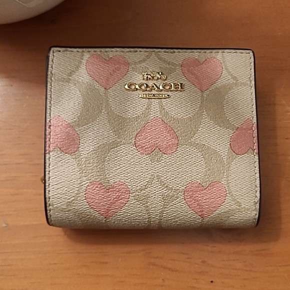 Coach Snap Wallet In Signature Canvas With Heart Print | Poshmark