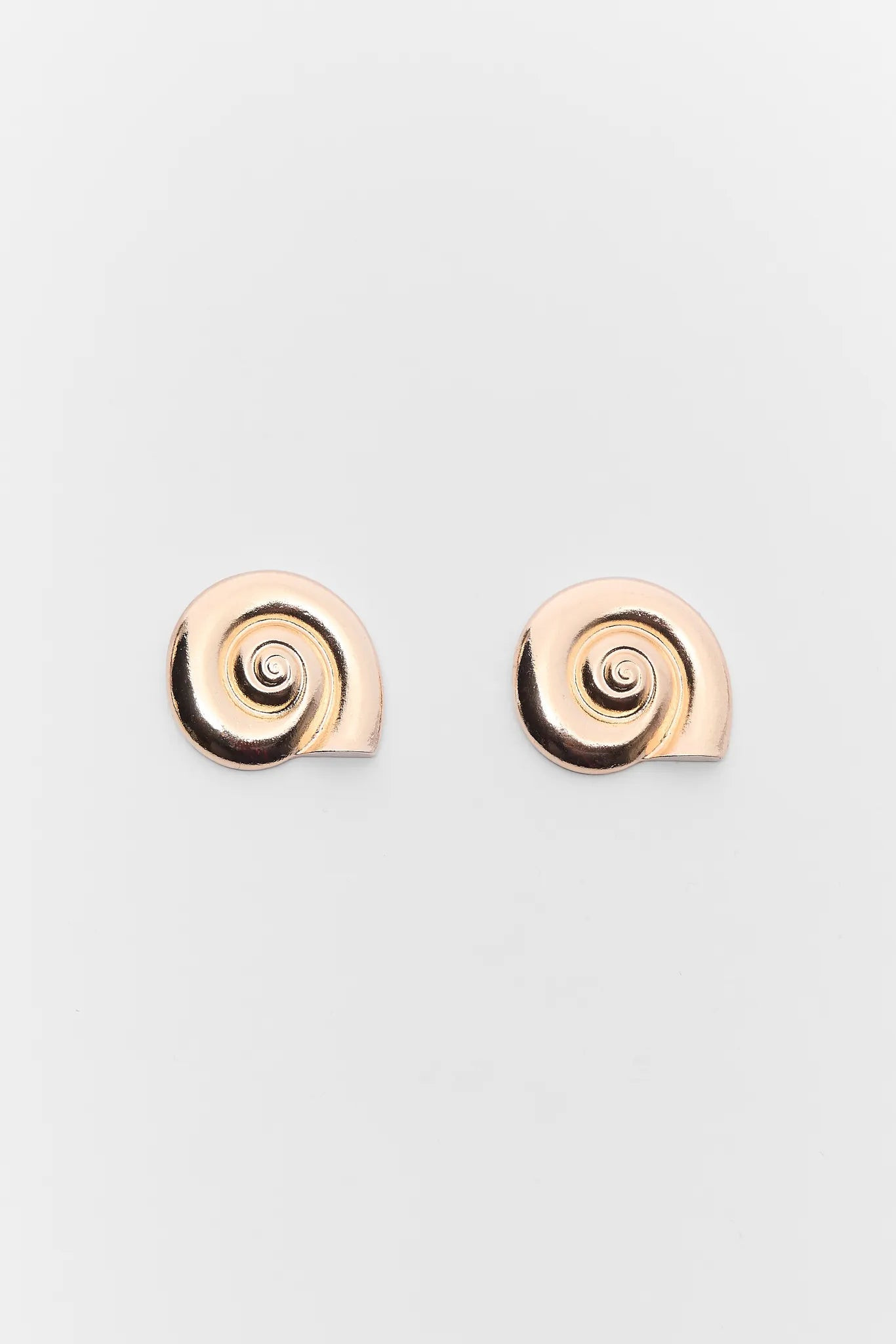 Mara Gold Seashell Earrings | Avara