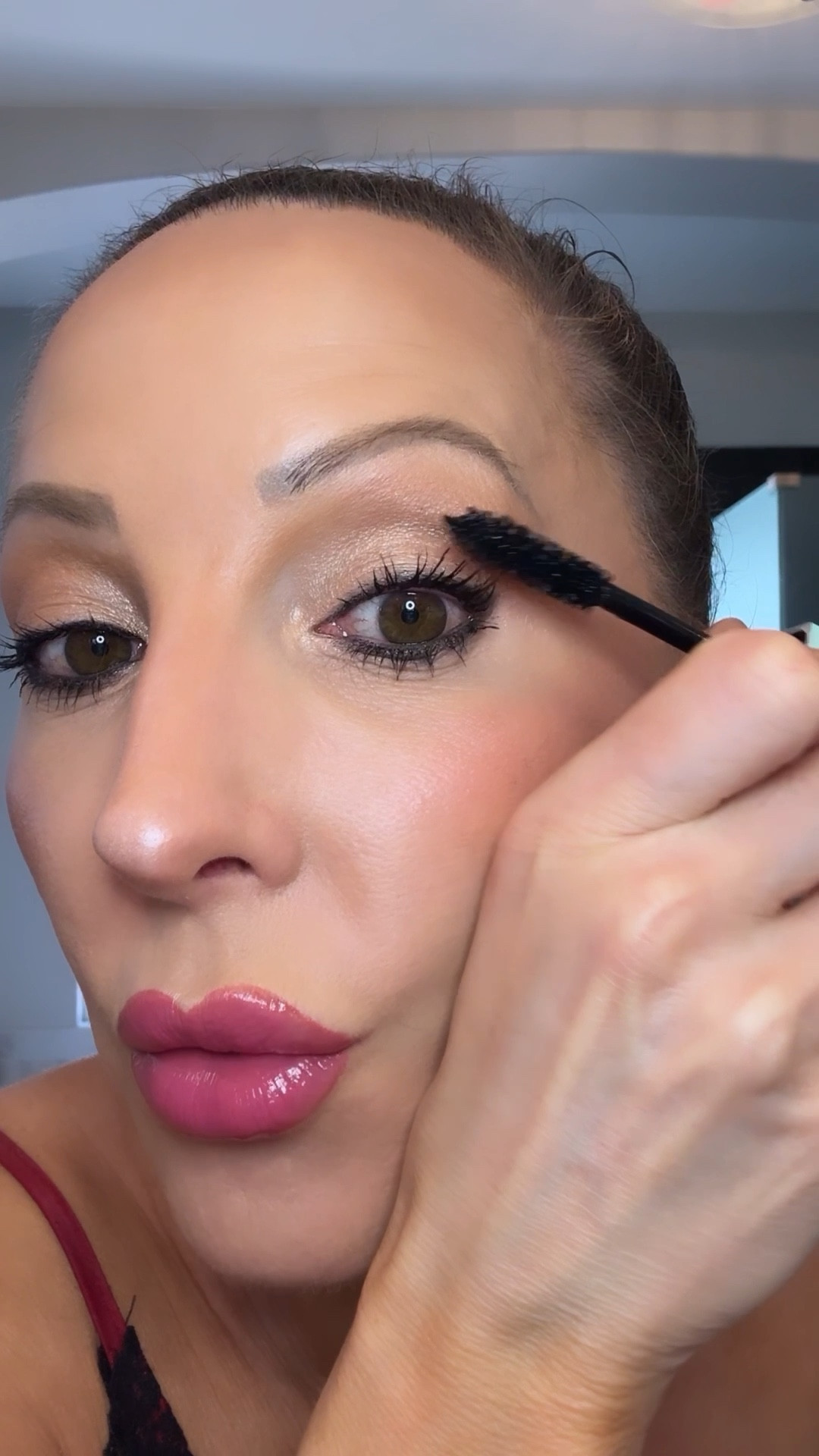 
Let's try @theQueenMusia Mascara 2053 with lash growth extract. I'm loving the separation, length and clump free buildable coverage it gives.

Clean. Vegan. Cruelty-free. Fragrance-free. 
• For the most sensitive eyes.
Vegan Italian plankton extract for strengthening and stimulating lash growth (Visible increase in eyelash length after 42 days of use).
100% plant-based film-former derived from Pea Starch
95% natural raw ingredients
Bumblebee-shaped brush derived from castor oil
Anti-flake and raccoon eye-proof technology
Buildable texture: 1-2 coats for a natural look, 3+ coats for TOTAL DRAMA


#LTKVideo #LTKBeauty #LTKFindsUnder50