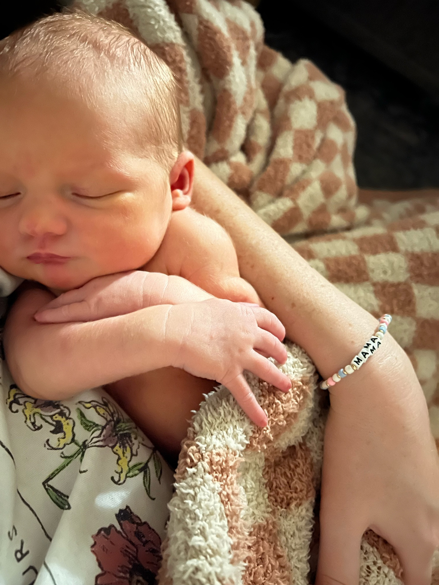 Mama bracelet to switch side to side to use as a reminder of which side to nurse on next! Got this trick from my first lactation consultant 🤍

#LTKsalealert #LTKbaby #LTKfamily