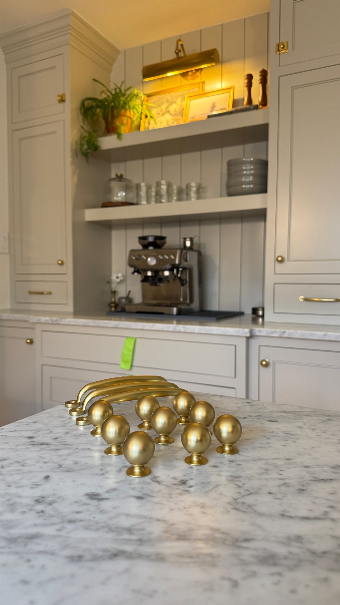 The little details make the biggest impact ✨
We spent way too much time debating hardware placement—but seeing it come together was so worth it. These matte black pulls are the perfect mix of modern and classic.

🔗 Linked both hardware options in my LTK!
Whether you’re updating your kitchen or starting from scratch, save this for inspo. 💡

#KitchenDetails #HardwareStyle #LTKHome #MyLTK #KitchenReno #CabinetGoals #ModernFarmhouse #HomeInspo


#LTKOver40 #LTKFamily #LTKHome