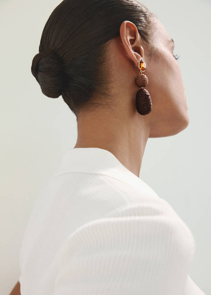 Natural fibre hanging earrings brown - Woman - One size - MANGO | MANGO (UK)