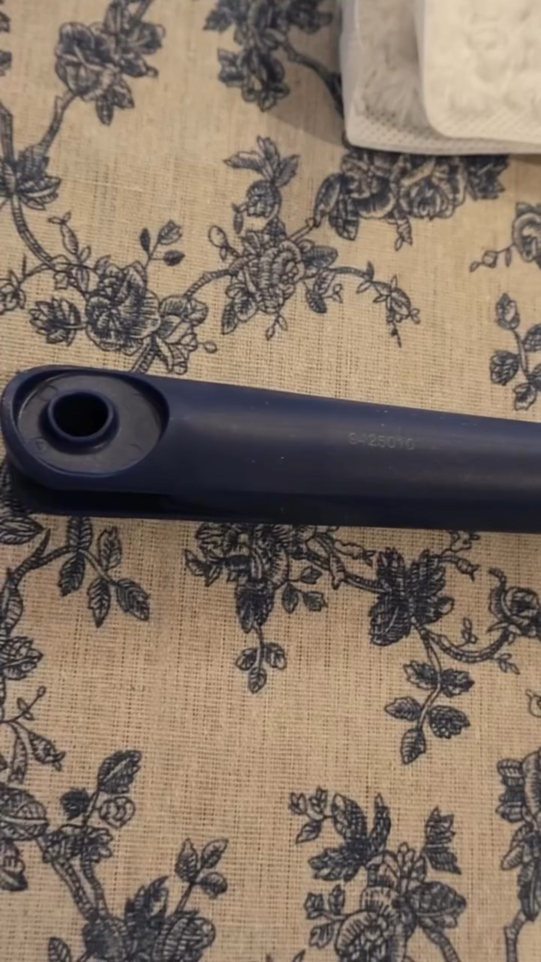 I love that my house has hardwood floors because I’m definitely not a fan of carpet, I am so happy there are products that specialize in the cleaning and the maintenance of hardwood floors like the Bona Hardwood Floor cleaner and the Bona Sweep and clean mop that also counts with a microfiber cleaning pad , the Bona hardwood floor cleaner removes the dirt of my floors and it also helps reveal and maintain its natural beauty, this is the type of product you want if you want your hardwood floors to shine! #bonaclean #lovemybonafloors #ad @bonafloorcare ✨ ✨ 🧹 💦 @bonafloorcare 
.
.
.
.
.
.
.
.
.
.
.
#myhome2inspire #homecaretips #hometips #myhomedecor #myhomevibes #myhomeonthegrid #homeproducts #homeprojects