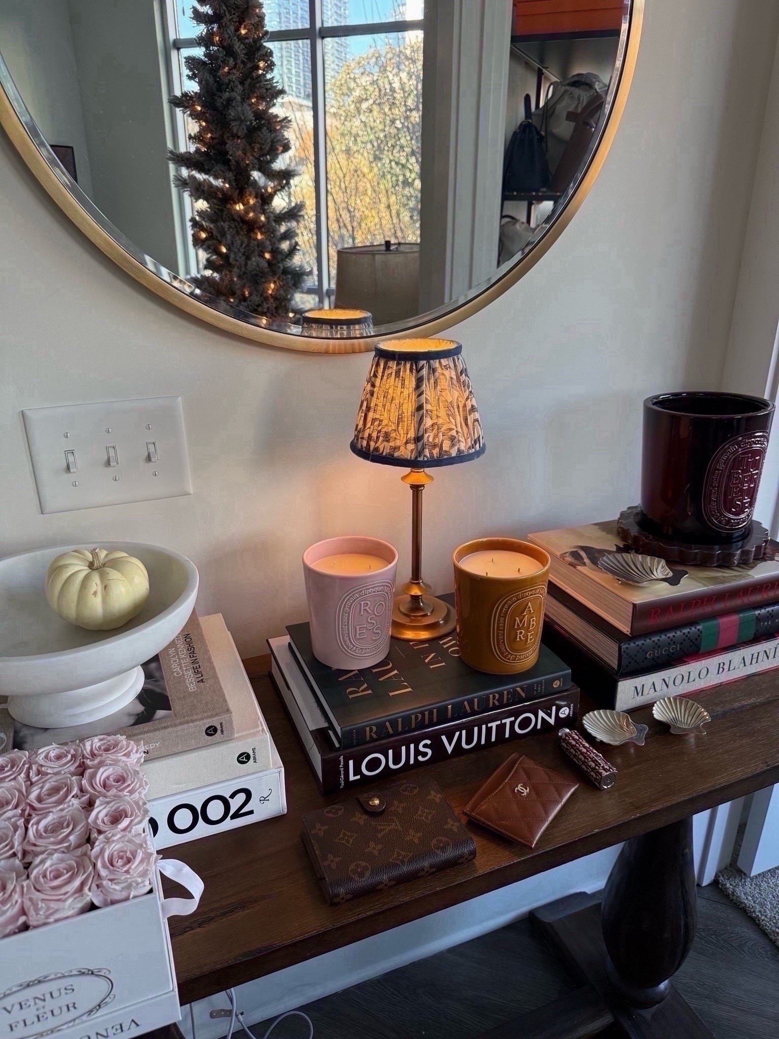 Coffee table books, roses, lamp, diptyque candles



#LTKSeasonal #LTKGiftGuide #LTKHoliday