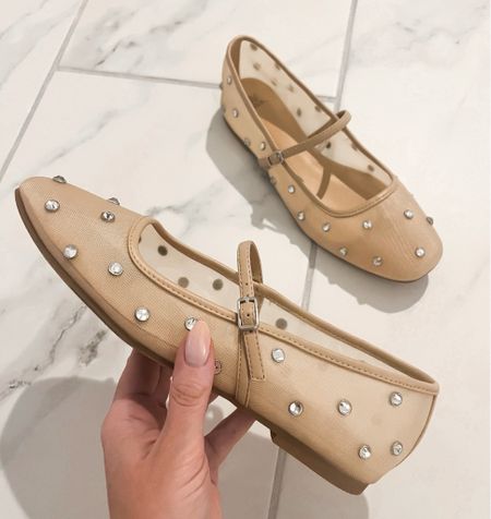 Slightly obsessed with these little cuties! 

I’m loving the ballet flat spring trend, these are perfection🤍

Ballet flat, mesh ballet flat, studded ballet flat, mesh Mary Jane, nude Mary Jane, spring style, spring outfit, spring shoes 



#LTKfindsunder50 #LTKstyletip #LTKSeasonal