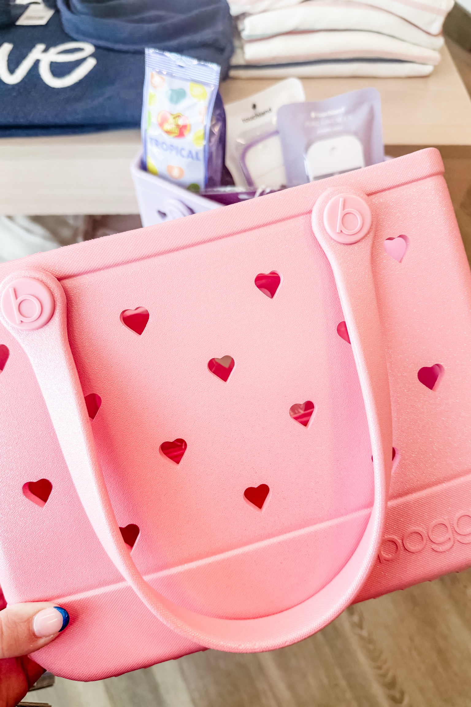 The CUTEST Bogg Bag!! The color and shimmer are just perfect 😍 

#LTKStyleTip #LTKWorkwear #LTKGiftGuide