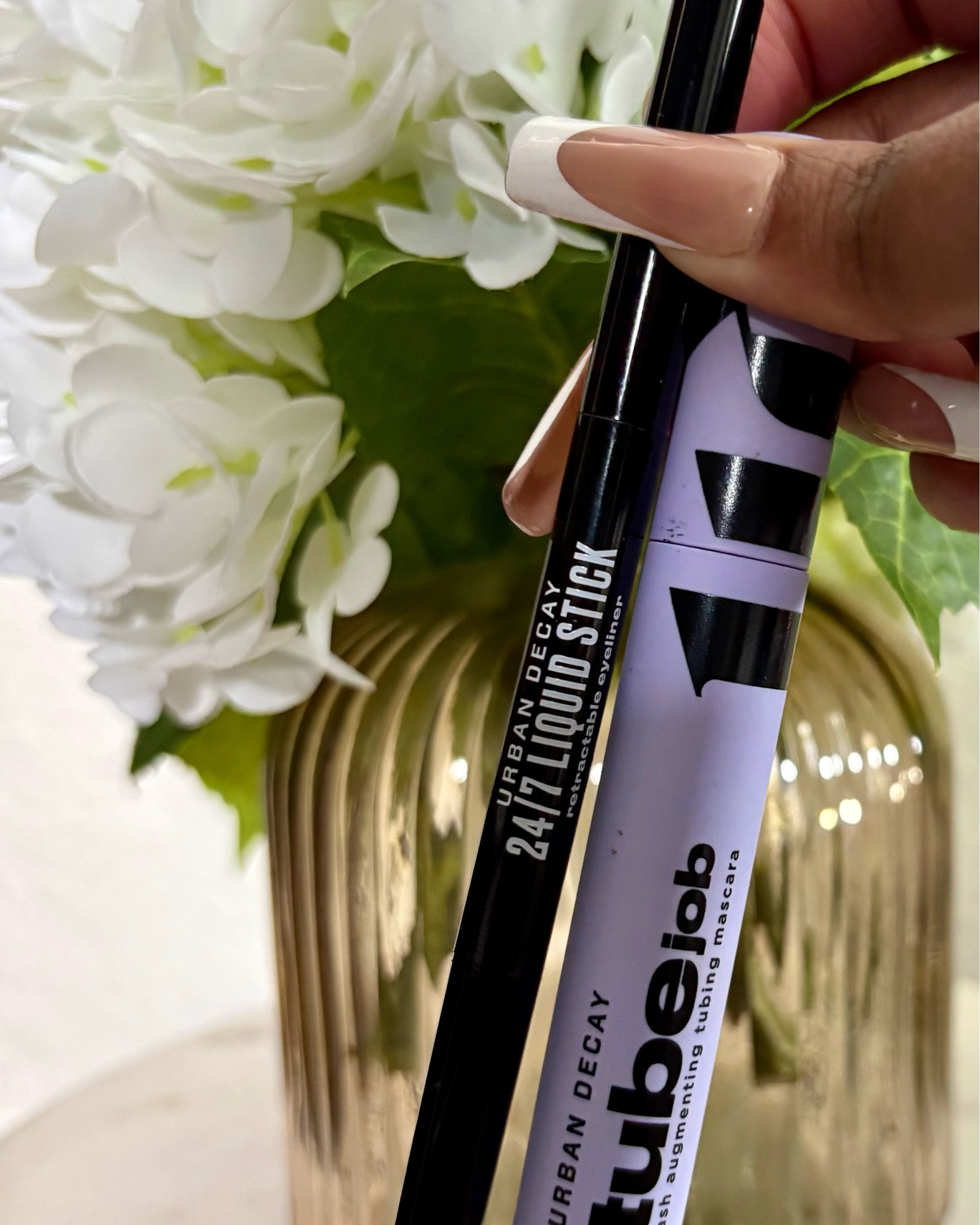 A crisp wing and lashes that don’t quit? That’s the combo. 🖤✨

I’m reaching for Urban Decay 24/7 Liquid Stick Retractable Eyeliner to create a sharp, precise wing that stays put all day, then finishing the look with Urban Decay Tubbie Lash Augmenting Tubing Mascara for lifted, defined lashes that won’t smudge or flake.

From early mornings to late nights, this eye duo delivers 24-hour staying power so you can stop worrying about touch-ups and let your makeup do the work. 💜

What’s your must-have for a long-lasting eye look—winged liner or bold lashes? 👇

#UrbanDecay #WingedLiner #TubingMascara #LongWearMakeup #24HourWear #EyeMakeup

#LTKgrwm #LTKBeauty #LTKOver40