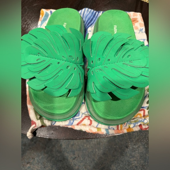 Preowned Farm Rio Monstera Leaf Anatomic Slide Sandals In Green Size 8 | Poshmark