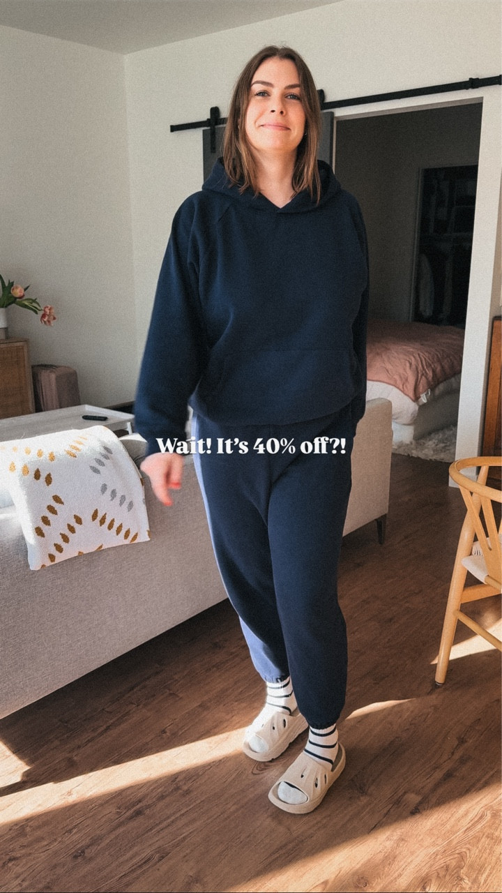 Wanting to look instantly elevated? Wear a matching set. 
This cozy sweatsuit comes in so many colors and is 40% off!

#midsizefashion #midsizesweatpants #midsizesweatset #size12fashion #gap #gapsweats