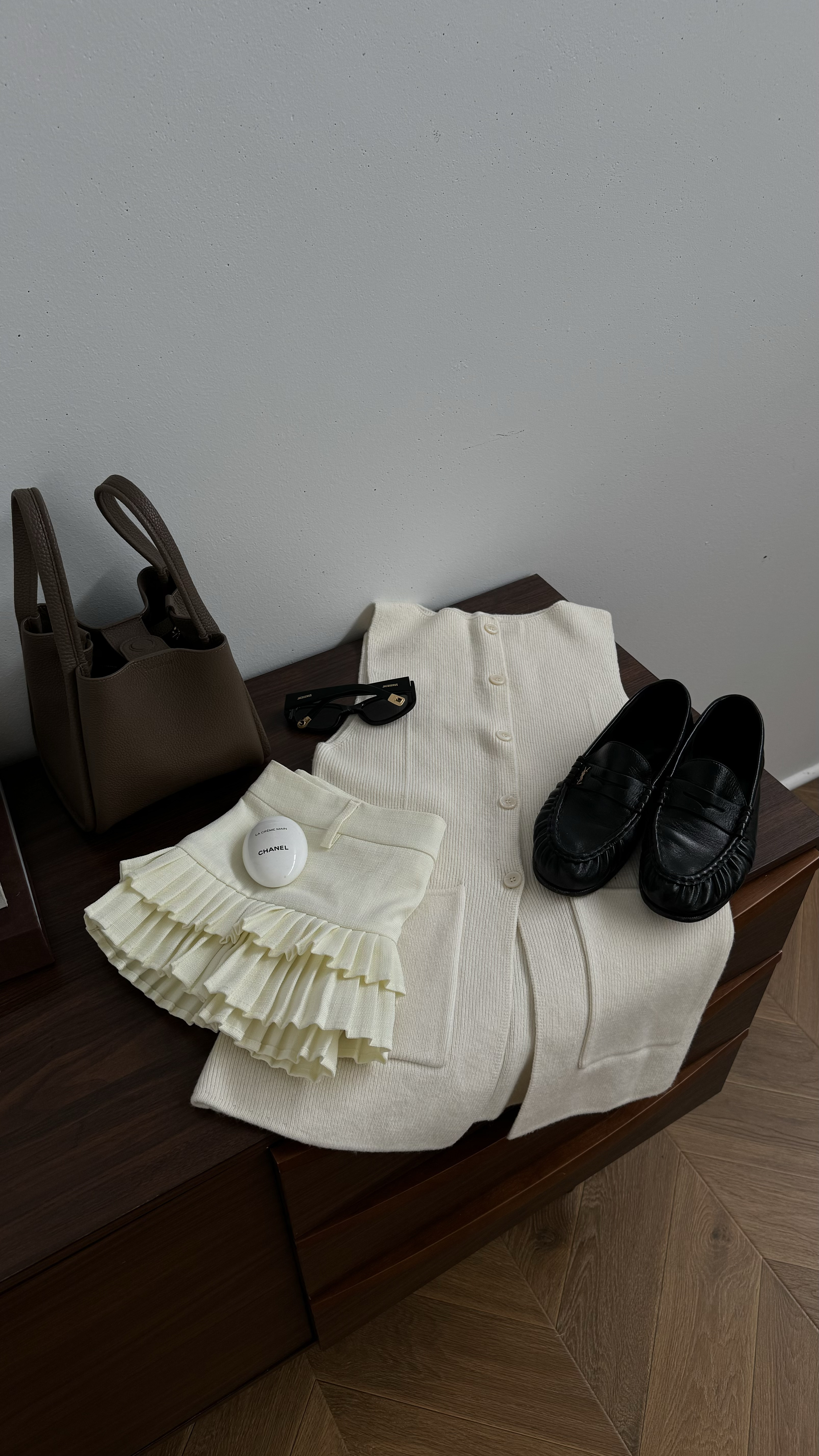 City girl fits 🖤 in love with the ruffle detailing on this skirt. I'm 170cm and wear usually size 6/XS in clothing and size 9/40 in shoes

#LTKsummer #LTKaustralia #LTKstyletip