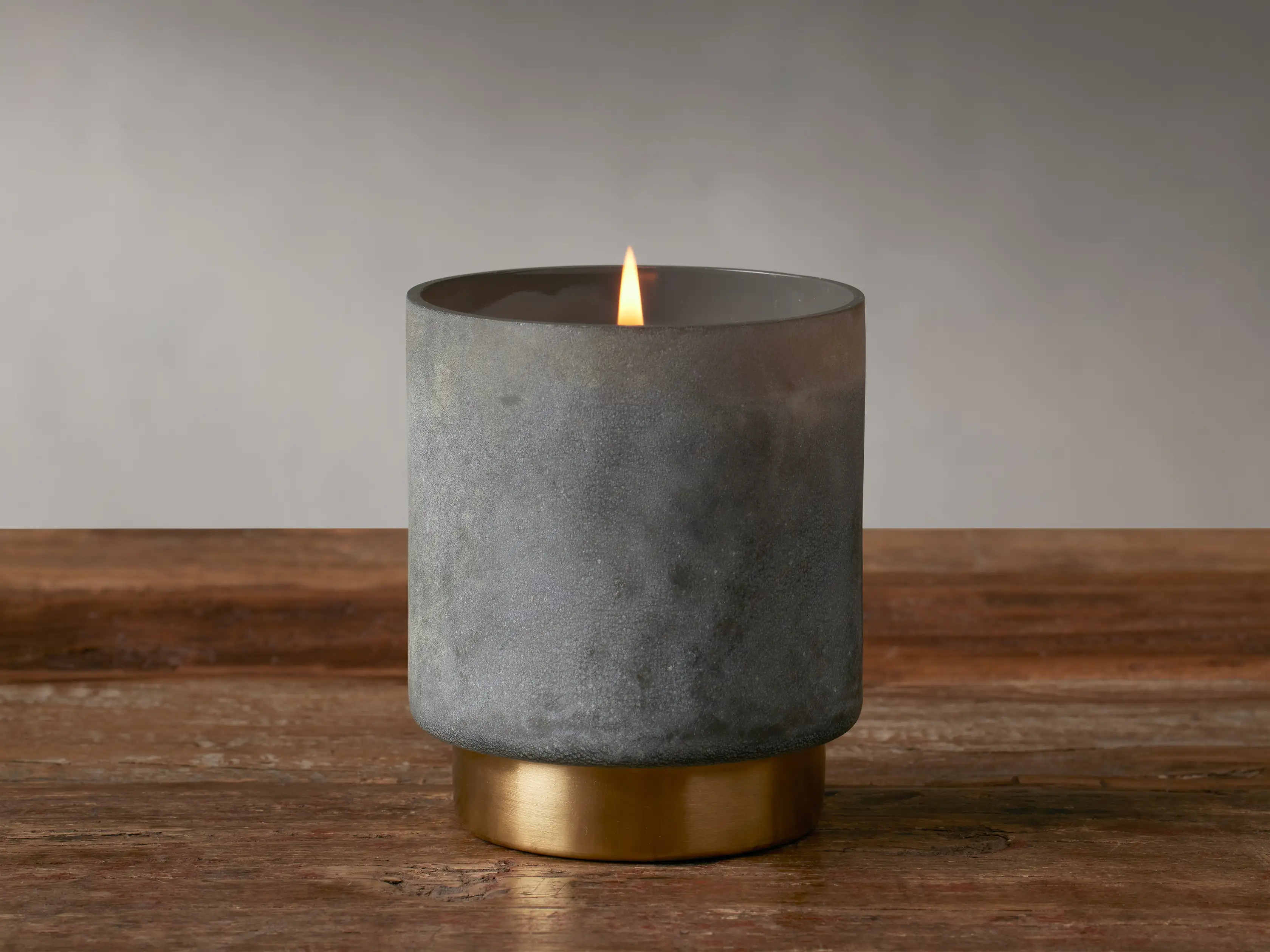 Retreat Spiced Vanilla Oakwood Candle | Arhaus