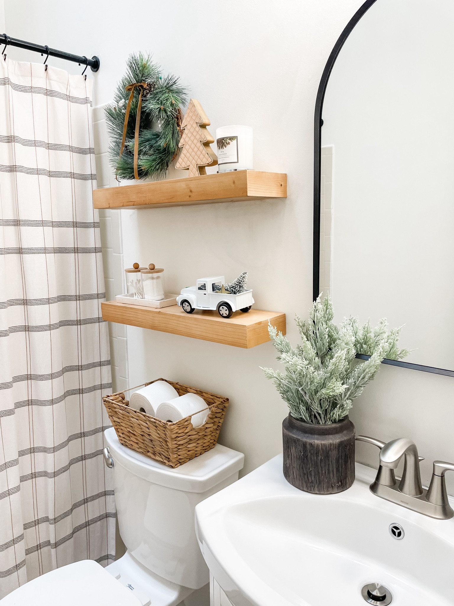 Christmas Bathroom Styling ✨🕯️

Bathroom Decor | Holiday Bathroom | Christmas Bathroomm

#LTKhome #LTKSeasonal #LTKHoliday