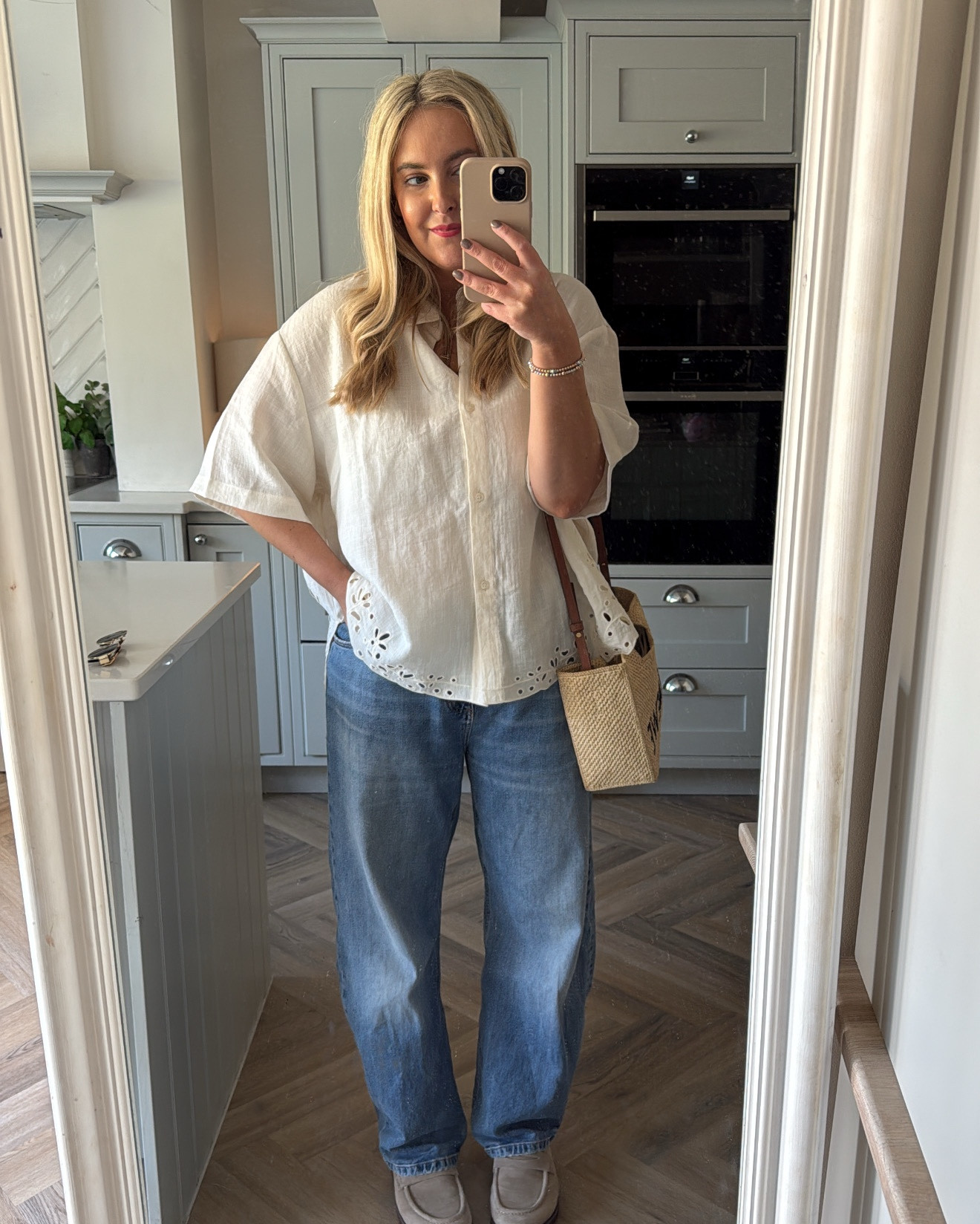 Spring OOTD 

Broderie white shirt and barrel leg jeans 

I wear a large in the shirt 
And a 14 in the jeans 

Im a UK size 14 

Love Jade xxx


#LTKmidsize #LTKspring #LTKuk