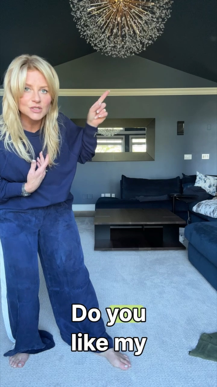 I got distracted when I was trying clothes on in my living room. I love our light! It sparkles even when it’s off! 

Oh, and I’ll link the outfit too. 😃

#homedecor #livingroomlight #over50style


#LTKcanada #LTKover50style