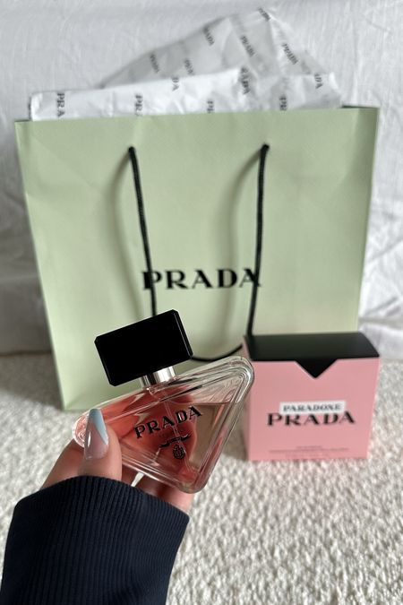 The Paradoxe Eau de Parfum smells so amazing !! 🌸😍#prada #mothersday #summeroutfits #perfume #sephora #pradaparadoxe #weddingguest #mothersdaygifts #giftguide #macys

#LTKStyleTip #LTKTravel #LTKGiftGuide #LTKBeauty #LTKFamily #LTKWorkwear