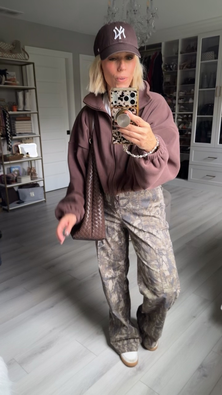 Fleece size medium
Tee small
Pants small