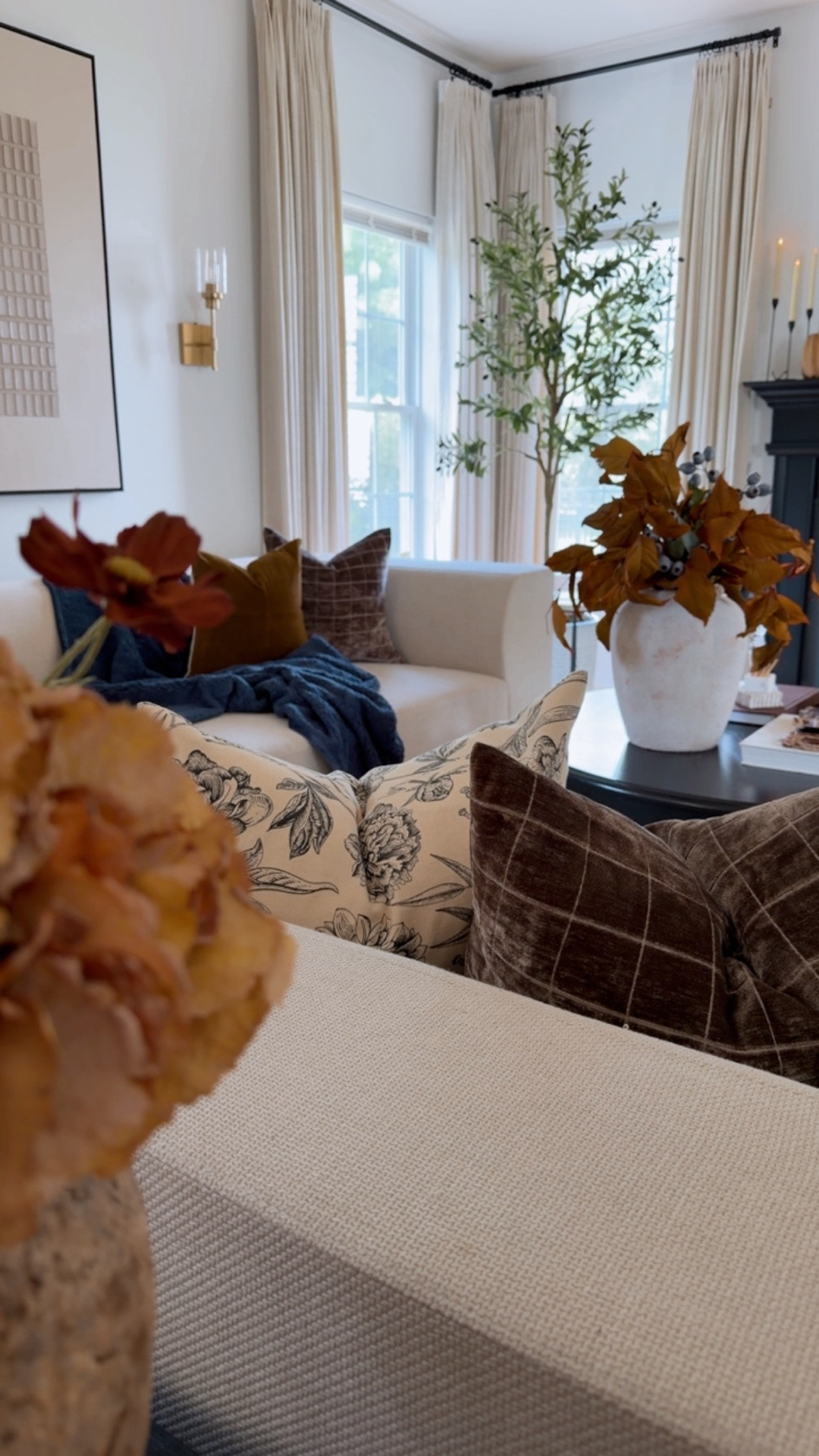 Fall Living Room Decor Inspo
#autumndecor #fallpillows #pumpkincandle #throwblanket #amazonhome #magnoliahome #magnoliastems #walmartfinds #falldecor #burgundymarble

#LTKSeasonal #LTKHome #LTKSaleAlert