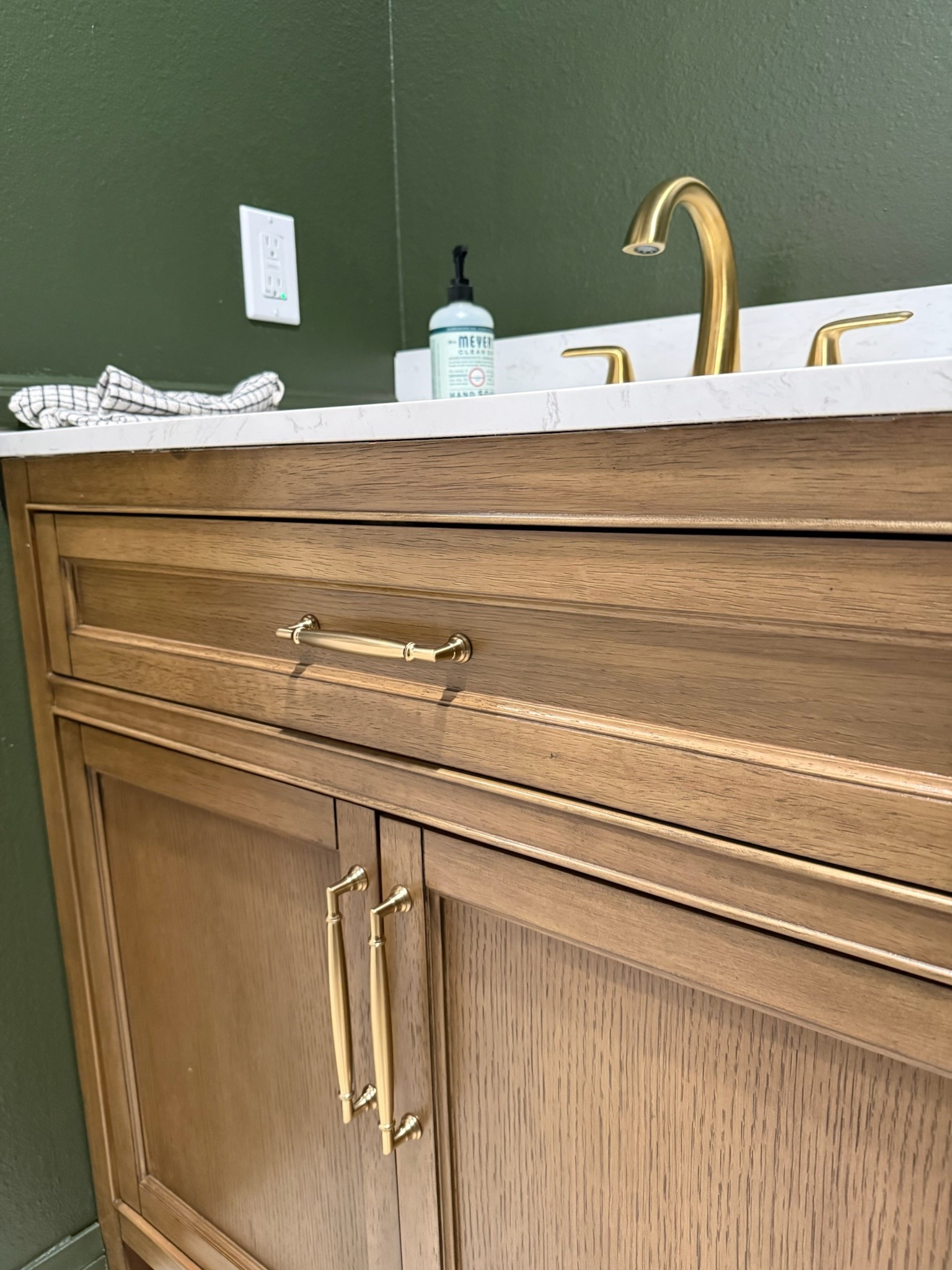 The prettiest brushed brass cabinet pulls. I love how the way they bring a little more life into our bathroom 💛

#LTKfindsunder50 #LTKhome