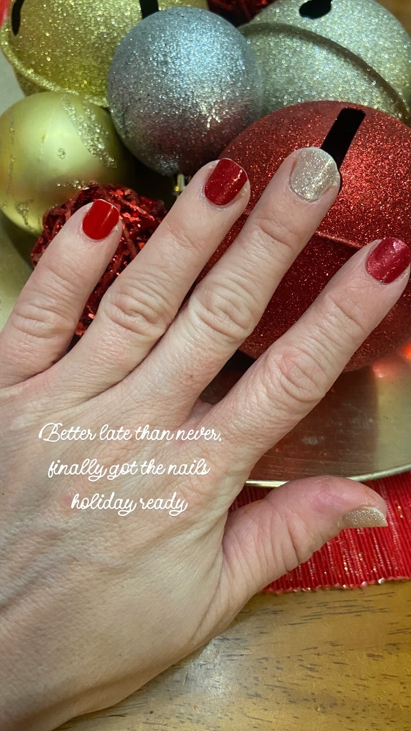 Better late than never, finally got the nails holiday ready. I used a mix of dashing diva nail strips. 




#LTKBeauty #LTKHoliday