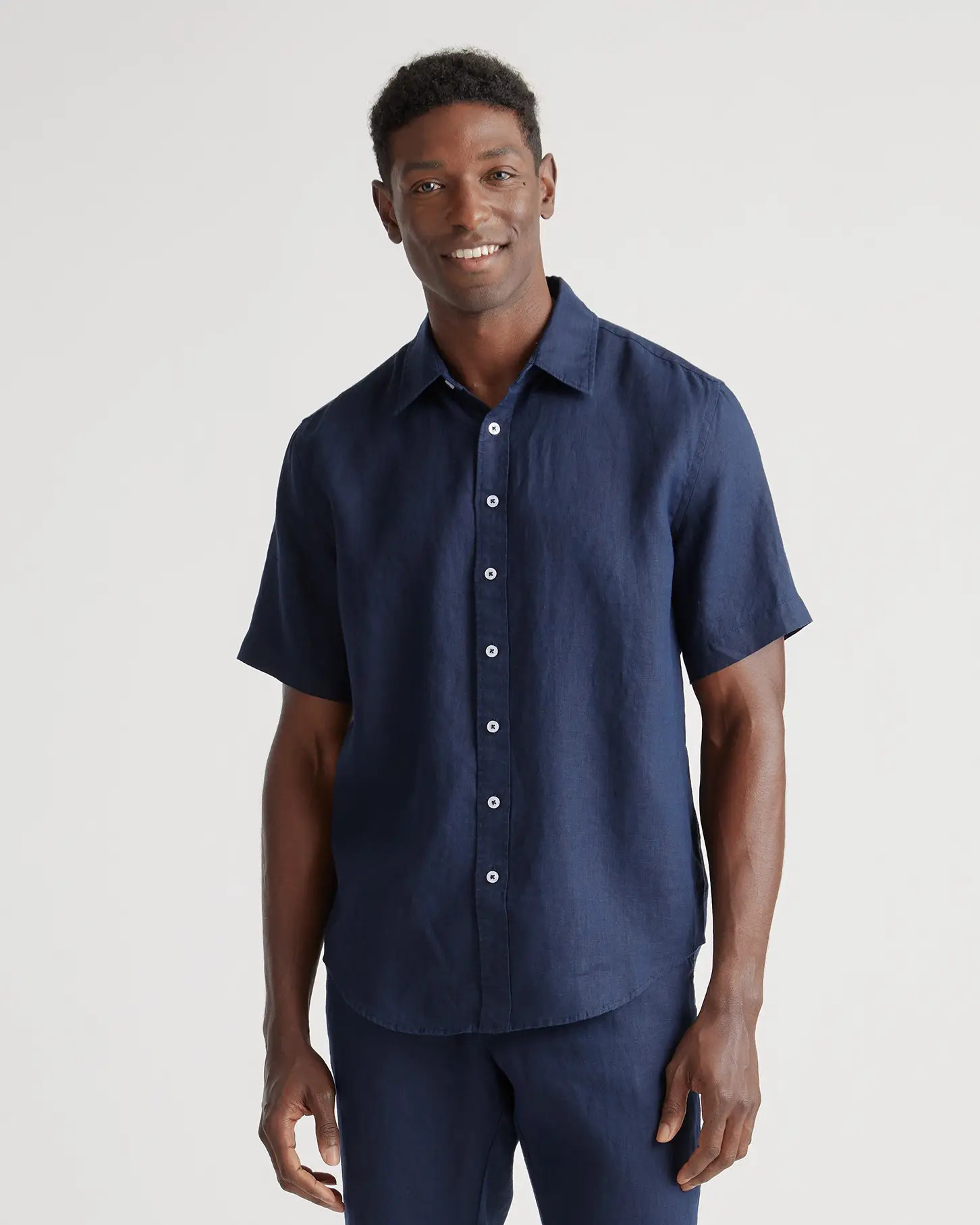 Men's 100% European Linen Short Sleeve Shirt in Deep Navy | Quince