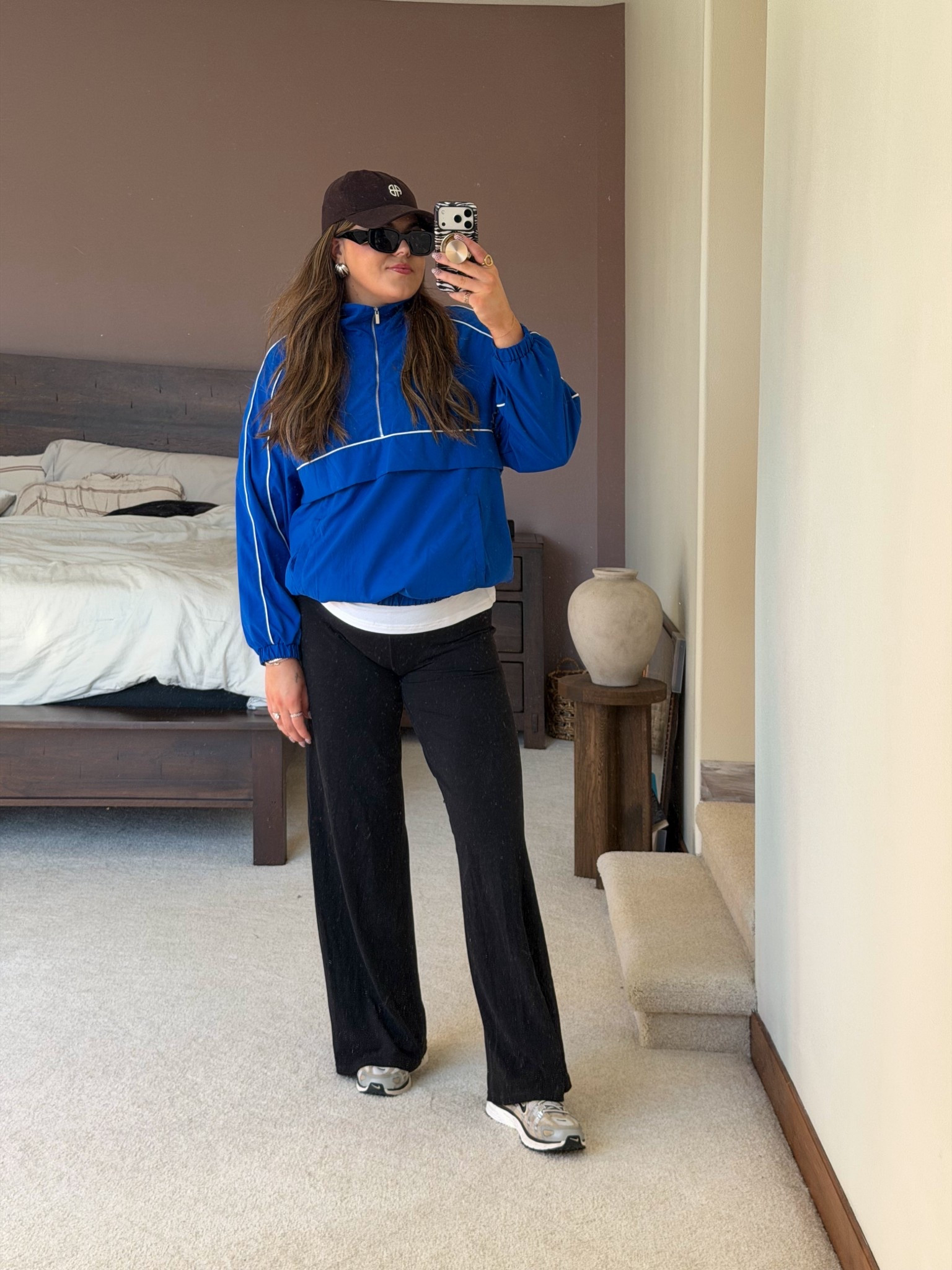 Sports mom ootd! Can someone tell me what the Midwest weather is doing? It was 80° this week why tf does it feel like 25?!?! Soccer all day! 

Size large wide leg leggings aerie 
Size large track jacket from Amazon 
Nike shoes size 10 tts 
By/rosie Jane scent Dylan 

