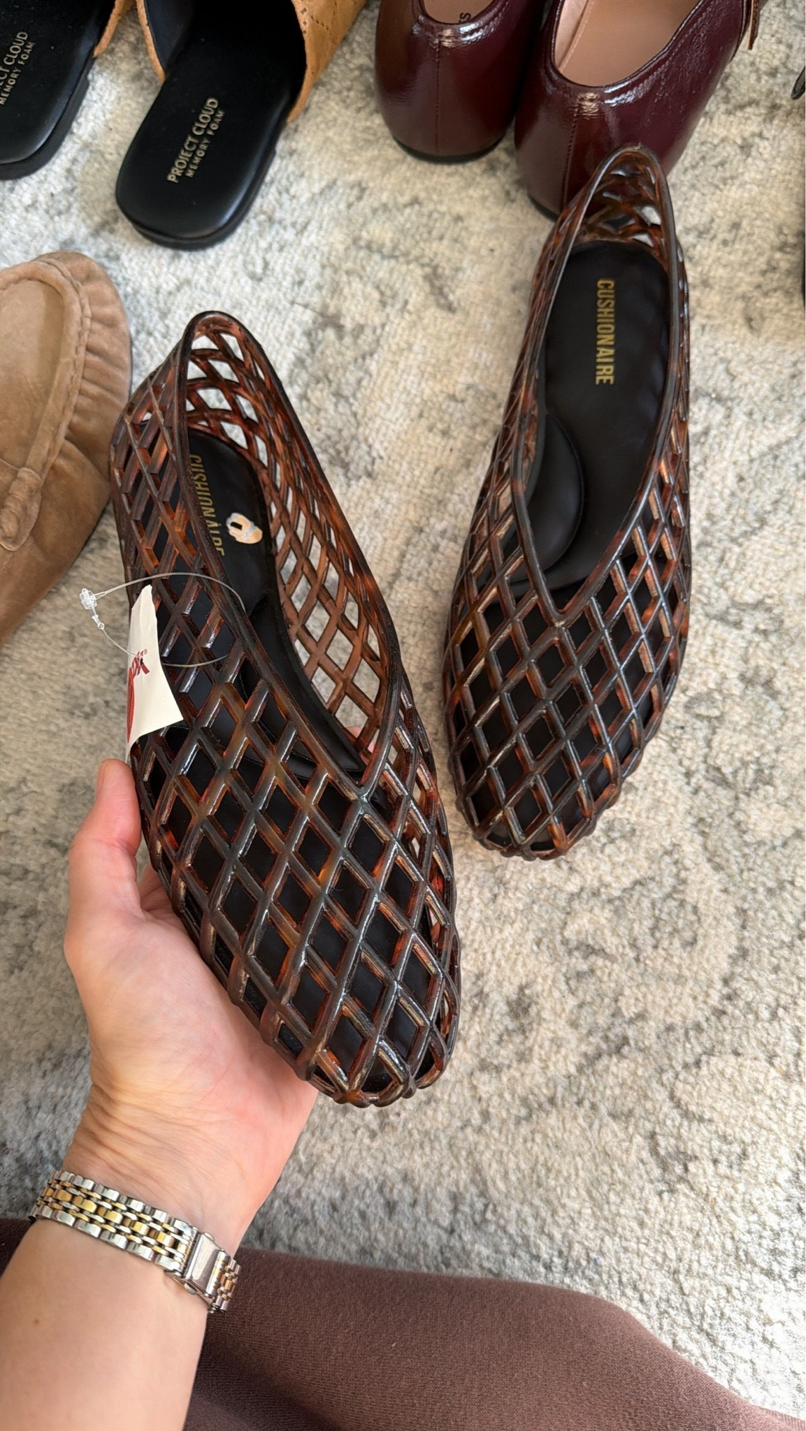 Found these jelly shoes at @tjmaxx for $13! They’re $39 on Amazon.