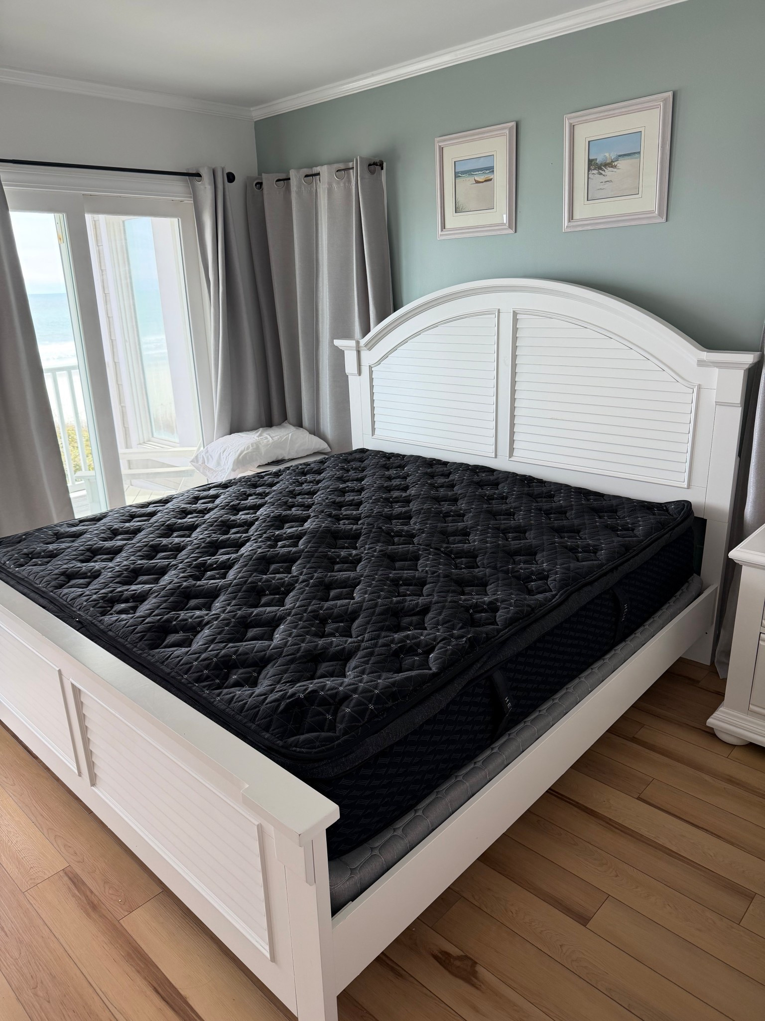 Just got to the beach house and carried a new @helixsleep mattress up the stairs. What a way to start spring break 🤣 looking forward to a good night sleep tonight on this tho!! Use code LTKWINTER for 22% off 🙌🏻 

#LTKSaleAlert #LTKHome #LTKOver40