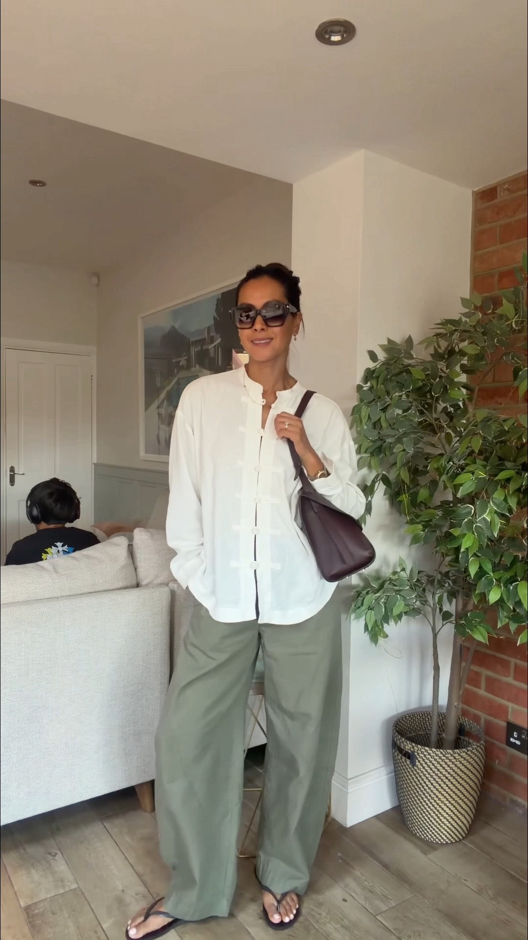 Sunday fit. 
I’m wearing Zara frog fastening shirt size medium, Primark cargo pants size 8, Havianas slim, Leo st Colette bag soft Laurence, Victoria Beckham sunnies