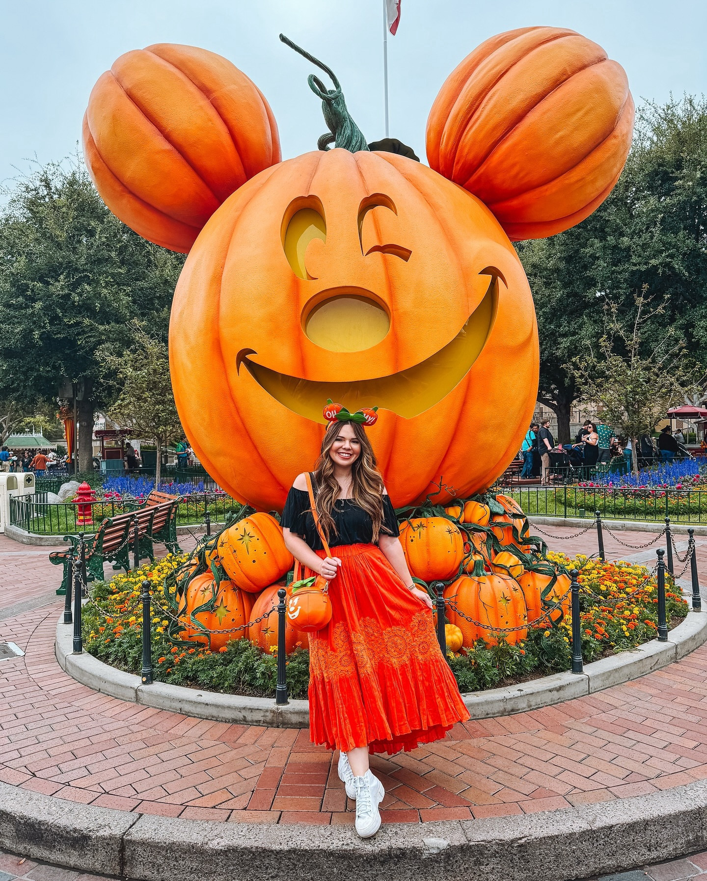 𝐇𝐚𝐩𝐩𝐲 𝐎𝐜𝐭𝐨𝐛𝐞𝐫!! 🎃🍂🍁
(…𝘴𝘩𝘦 𝘸𝘳𝘪𝘵𝘦𝘴 10 𝘥𝘢𝘺𝘴 𝘪𝘯𝘵𝘰 𝘵𝘩𝘦 𝘮𝘰𝘯𝘵𝘩 💀)
Let’s just say it’s been an eventful/chaotic couple of weeks & it’s not slowing down anytime soon 😅🫠

✨✨ Throwback to my first 𝒆𝒗𝒆𝒓 daytime photos with Blinky from a couple weeks ago! 🎃🧡 I waited in line 30 mins and sacrificed some valuable short ride wait times, but I have 𝙣𝙤 𝙧𝙚𝙜𝙧𝙚𝙩𝙨! I mean, just look at how 𝐂𝐔𝐓𝐄 he is! Don’t get me wrong, I love his magical nighttime glowy self but there’s something so 𝙗𝙧𝙞𝙜𝙝𝙩 𝙖𝙣𝙙 𝙘𝙝𝙚𝙚𝙧𝙛𝙪𝙡 about him in the daytime too! ✨✨

I also love how Blinky looks paired with my pumpkin Minnie @loungefly bag 😍🥰

𝐎𝐮𝐭𝐟𝐢𝐭 𝐃𝐞𝐭𝐚𝐢𝐥𝐬:
☼ Ears & Bag: @loungefly 
☼ Skirt: @anthropologie via @poshmark 
☼ Top: @poshmark
☼ Shoes: @adidas

***I’ve been mostly offline, but I hope everyone is well and safe. I am praying and thinking about all those affected by the hurricanes. Sending you all so much love 🫶🏻🧡
__________
#happyoctober #happyfall #fallfeels #fallstyle #fallfashion #fallvibes #autumn #fallaesthetic #fallseason #loungefly #visitanaheim #disneyland #poshstyle #poshstyle #blinky #mickeypumpkin #halloweentime #pumpkinmickey #disneyparks #disneyadult #spookyseason #disney

#LTKSeasonal #LTKHalloween #LTKHoliday