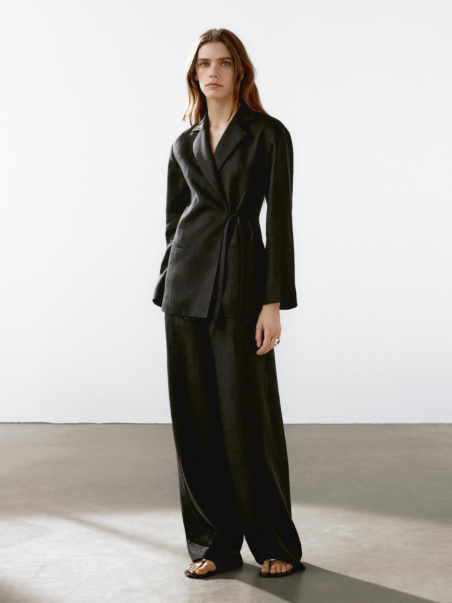 Blazer made of 100% linen. Notched lapel collar. Long sleeves. Wrap-style fastening with ties. Tw... | Massimo Dutti UK