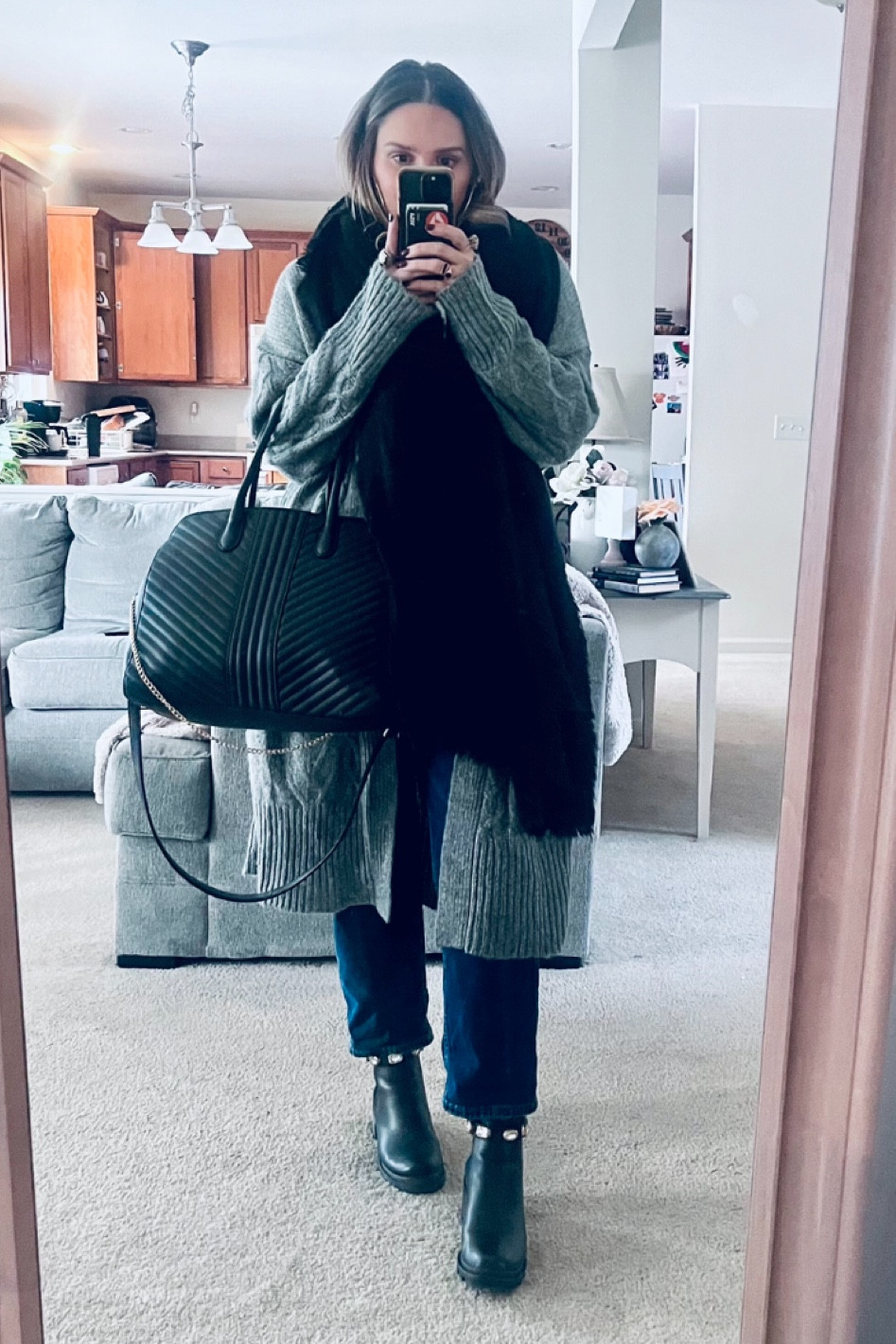 Love a good work bag!!!! 

#workwear #workstyle #workbag #leather #blackleather #blackbag #leatherbag #blackandgold #fauxleather #fauxleatherbag #everydaybag 

#LTKworkwear #LTKfindsunder50