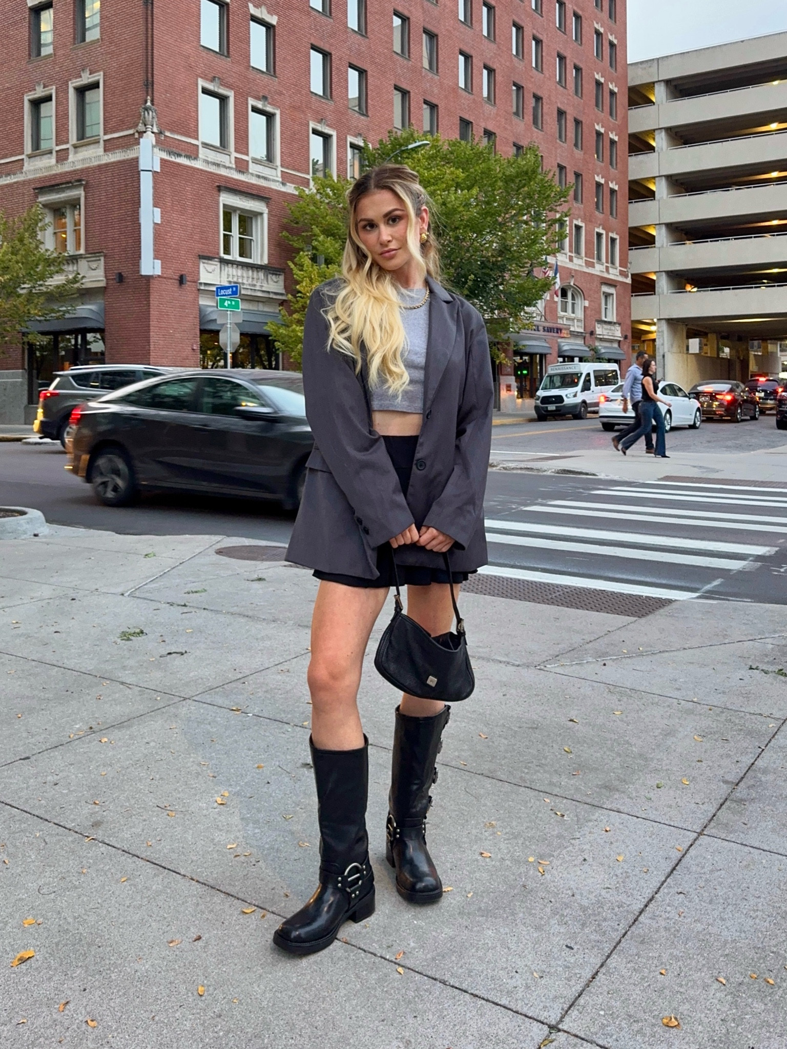 Outfit in the city 🖤✨

Boots
Blazer
Skirt
Casual

#LTKFindsUnder100 #LTKFindsUnder50 #LTKStyleTip