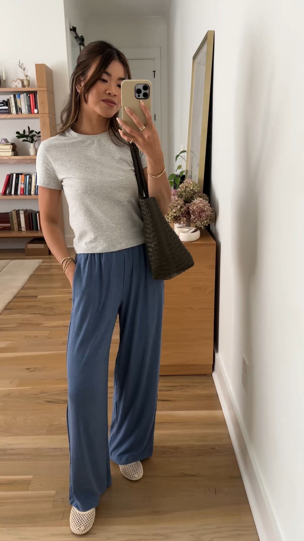 Are you looking for comfy petite pants? These @abercrombie hit perfectly on me (I’m 5’2).

Sizing info:
Abercrombie Essential Baby Tee (Size Small in Light Grey) 
Abercrombie Lounge Ribbed Wide Leg Sweatpants (Size XXS short in Cool Navy) 

Petite style, petite fashion, mom outfit, mom style, petite pants, petite outfit ideas, petite outfits, best pants for petite, petite lounge pants, spring style, spring outfits, beach outfits, vacation outfits, summer outfit, summer sweats, petite comfy pants, Abercrombie pants, grey tee, summer tee, everyday tee

#LTKootd #LTKPetite #LTKTravel