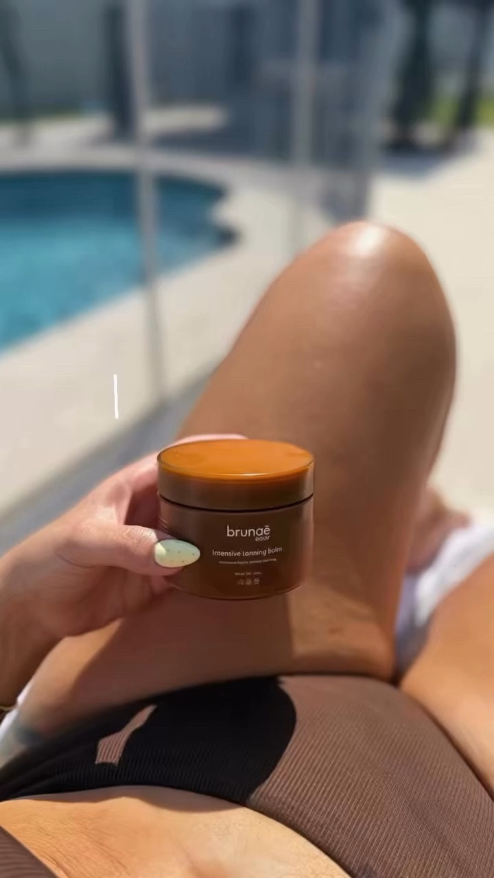 FINALLY getting to tan on a weekend! One of my favorite products to use is definitely the @brunaebody products. - I typically use the accelerating body oil BUT I had the intensive body lotion and well…. Love at first sight! The way it smells, the way it feels and post shower my skin was dry. 

After sun care is a must! Especially us gals close to our 40s! Using their thick, max moisturizer felt cooling and rich on the skin! 

@anua_global is a relatively NEW brand of facial mist for me. So the jury is still out on that one. I did buy their collagen patches to try as well. Its very cool. 

HAPPY (safe) TANNING 🌞🕶️

#florida #tanning #skincareproducts #tanningdoneright #sabadodesol