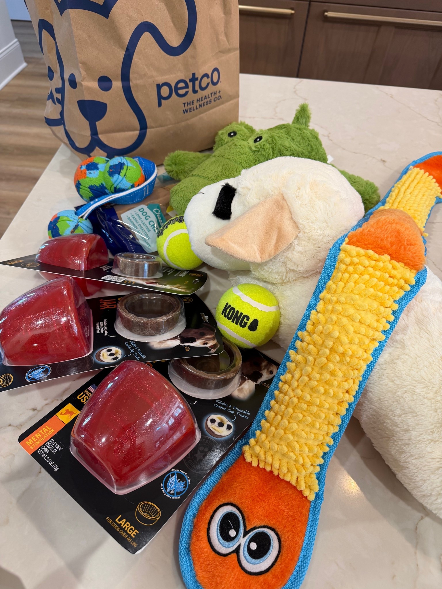 Lil run to @petco w/ Kash for some puppy staples we absolutely love!!!! 🐾 one of our favorite stops for all of our faves! 

#PetcoPartner / dog mama / golden retriever faves / puppy / Holley Gabrielle 

#LTKKids