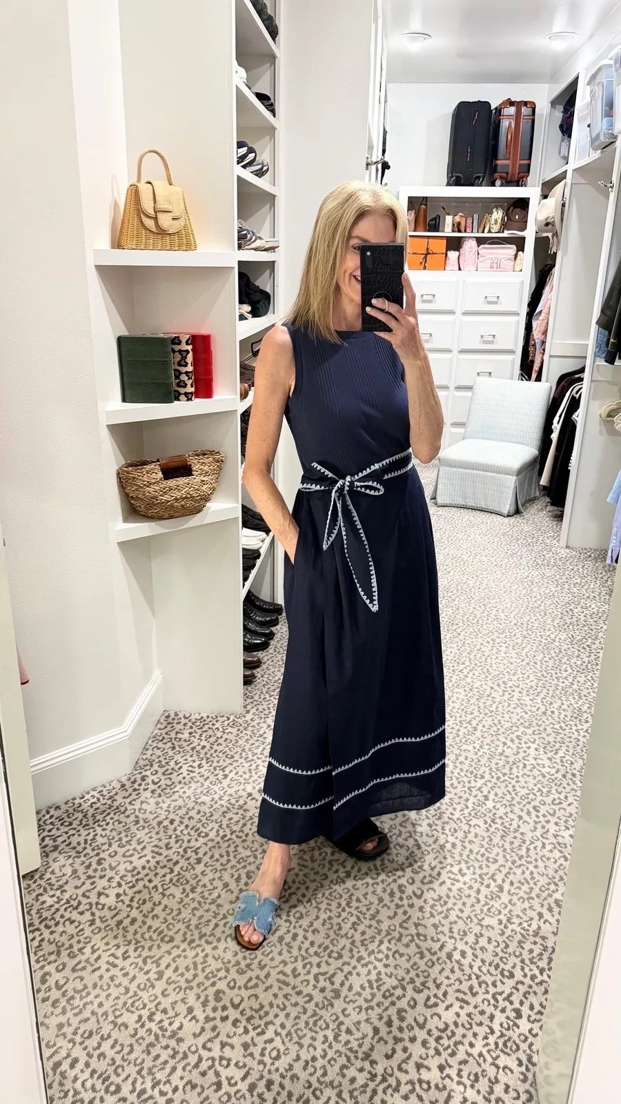 Gorgeous mixed media dress now on MAJOR SALE. 70% off!

Size S

@Cartolina

#LTKootd #LTKSaleAlert #LTKOver40