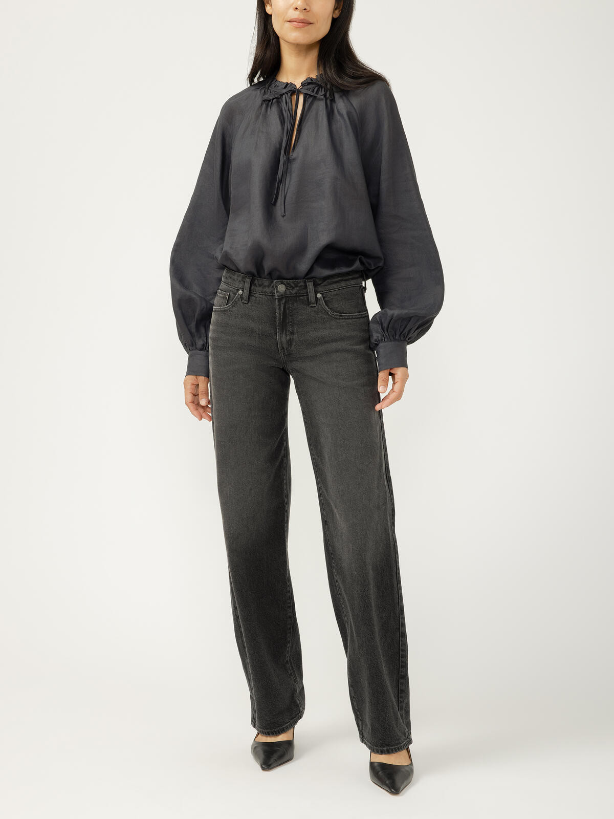 Loose & Low Rise Straight Leg Jeans | Silver Jeans US