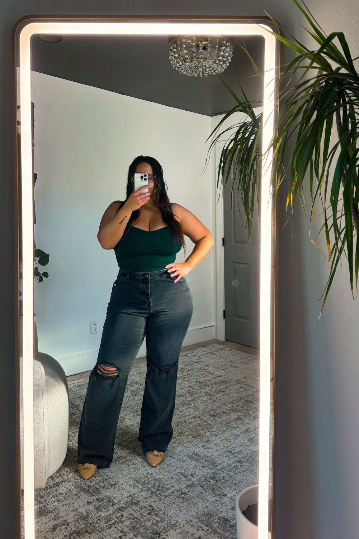 5’2” / 235 lbs / typically a 14-16 

Wearing these in a size 17, they do have some gapping but I love these so I’m still keeping them! 

30% off for Target circle week! 

#jeans #blackjeans #falloutfits #casualoutfits #everydaystyle #targetstyle #circleweek #curvyjeans

#LTKMidsize #LTKPlusSize #LTKSaleAlert