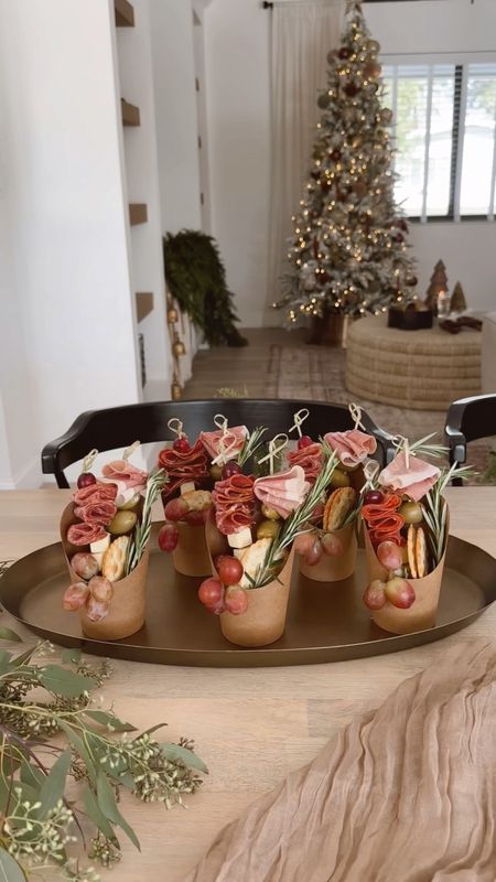 Christmas charcuterie cups 🧀🥂 #charcuteriecups #charcuterie #christmas #christmasparty #christmaseve #holidayparty #amazonfind #amazonhome  

#LTKhome #LTKHoliday #LTKparties