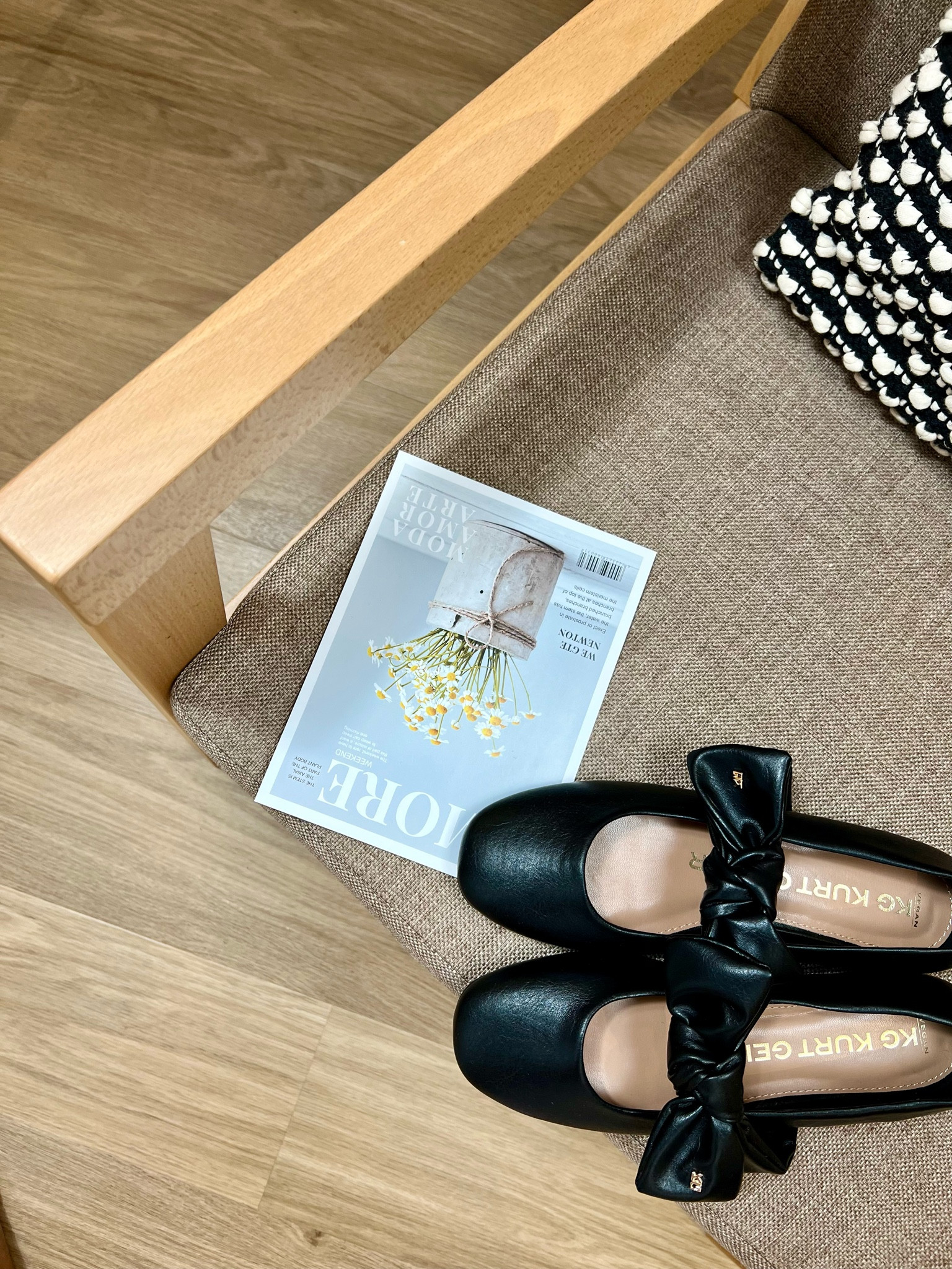 Black ballet flat!
Kurt geiger bow ballet flat

#LTKeurope #LTKuk #LTKsummer