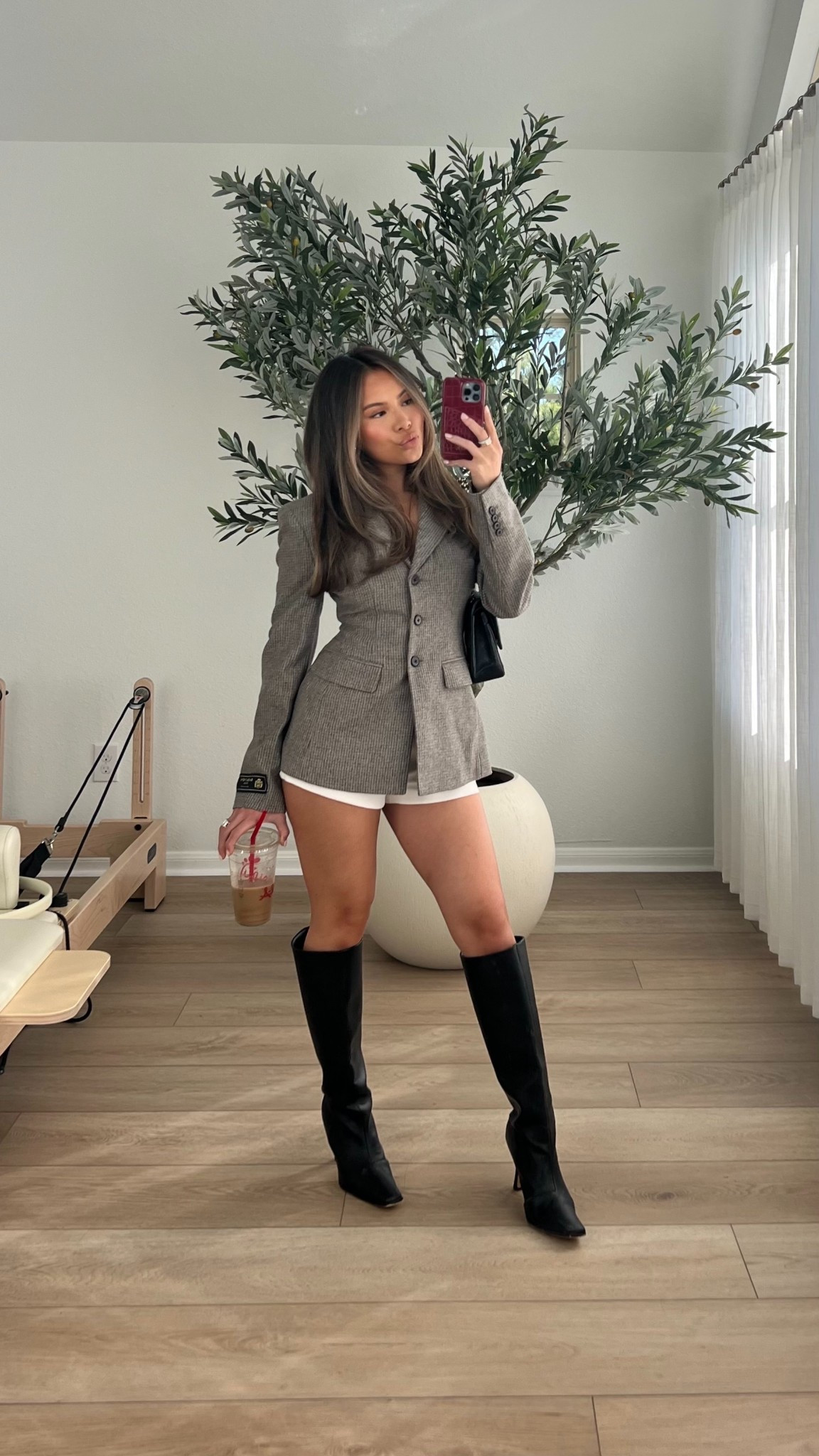 Wearing the blazer in size XXS (color- Clark H Nmd Tp/Rc Cml) and the shorts in the mirco length size 2 @aritzia #aritziapartner #ad