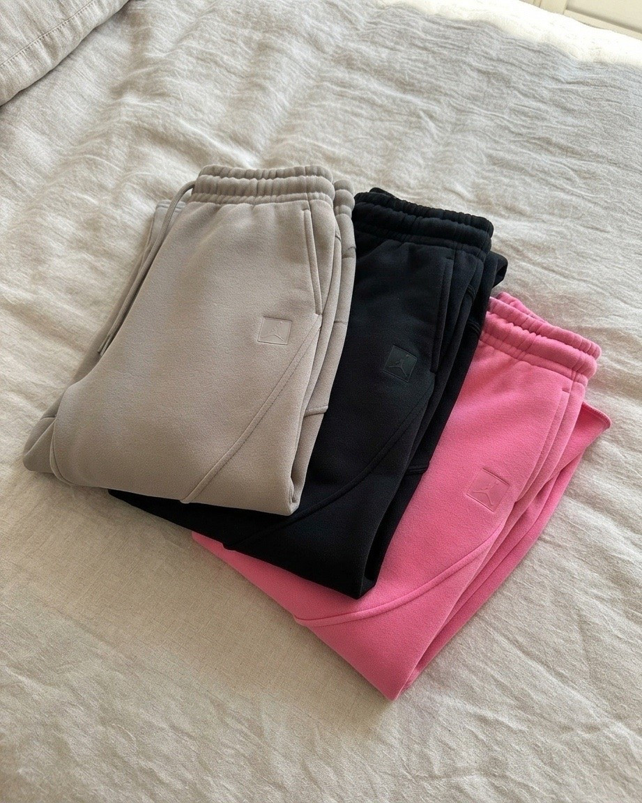These are the elevated lounge pants your closet has been waiting for. 🤍 The Nike Jordan Women’s Flared Pants have a buttery-soft feel with a relaxed fit through the hips and thighs that flows into a flattering flared leg.

Fit: Runs true to size with a relaxed, comfortable fit. If you’re between sizes or prefer a more fitted look, you can size down.