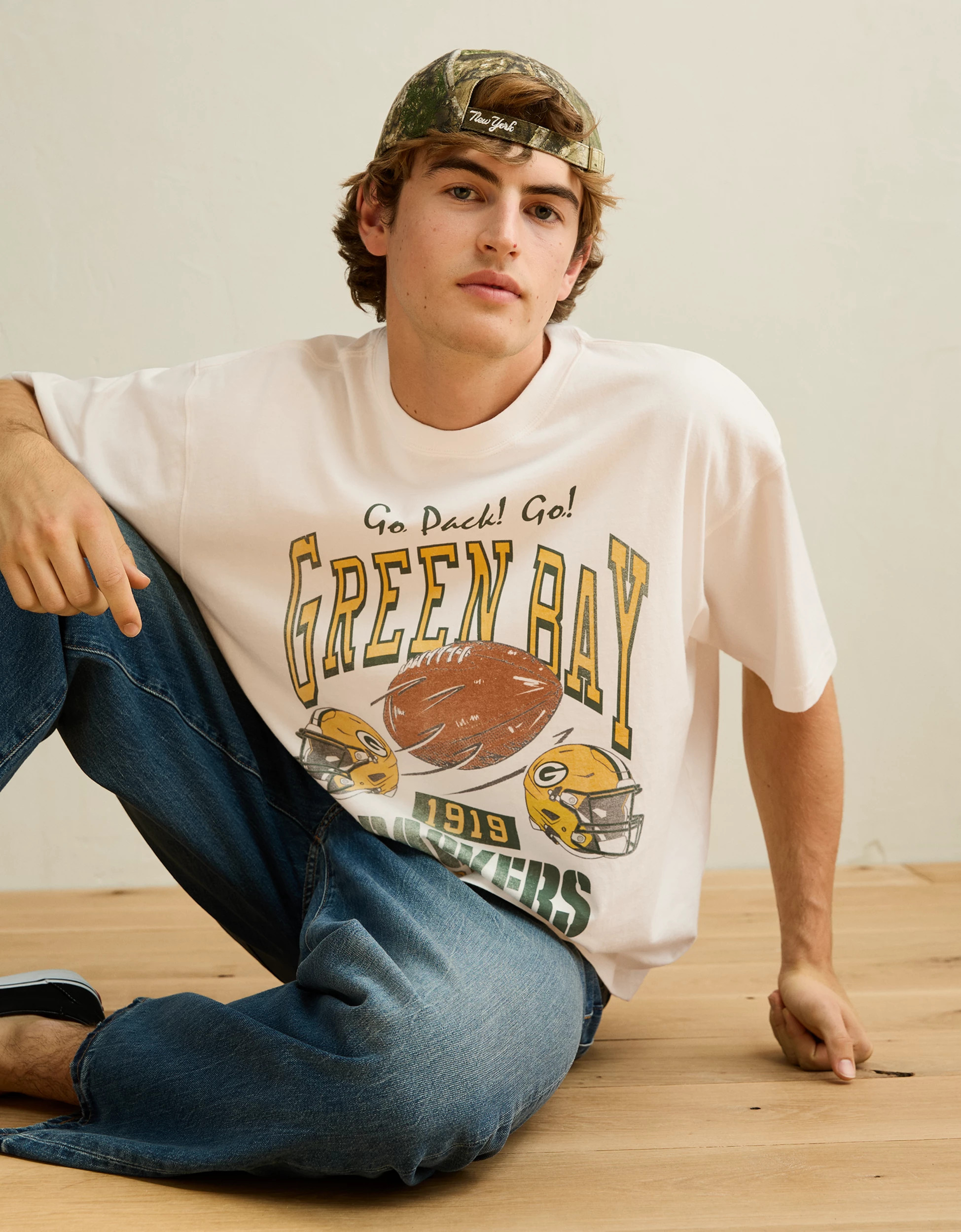 NFL Boxy Fit Green Bay Packers Graphic T-Shirt | American Eagle Outfitters (US & CA)